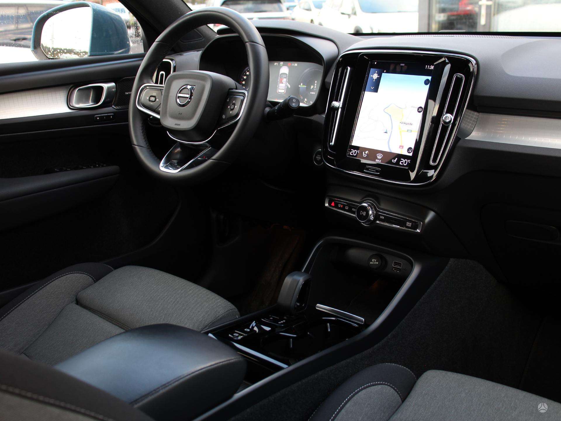 Naudoti Volvo XC40 automobiliai