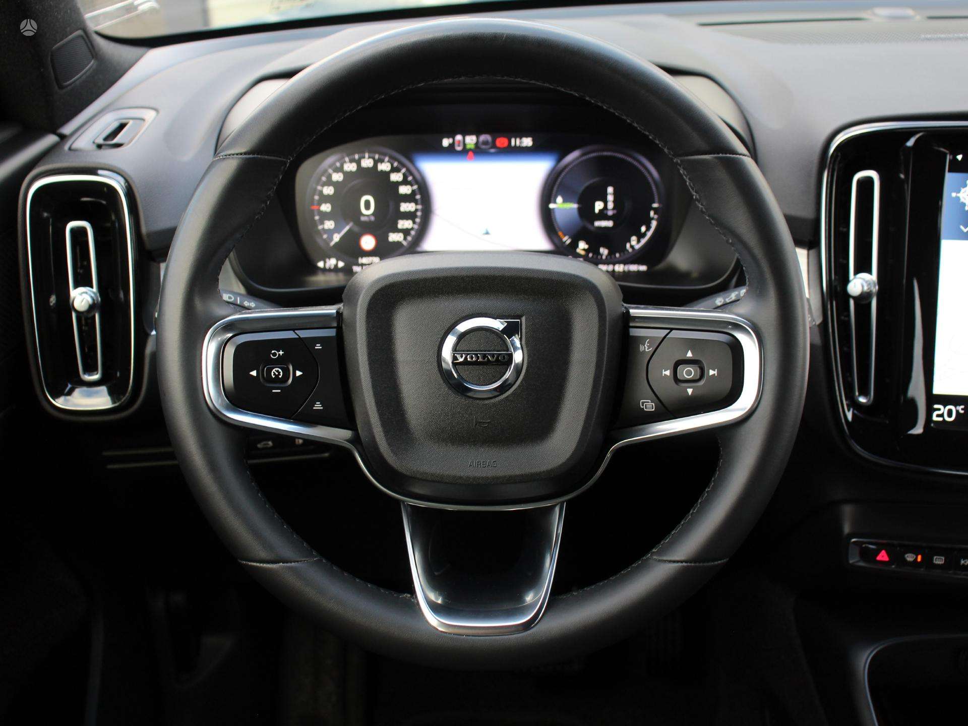 Naudoti Volvo XC40 automobiliai