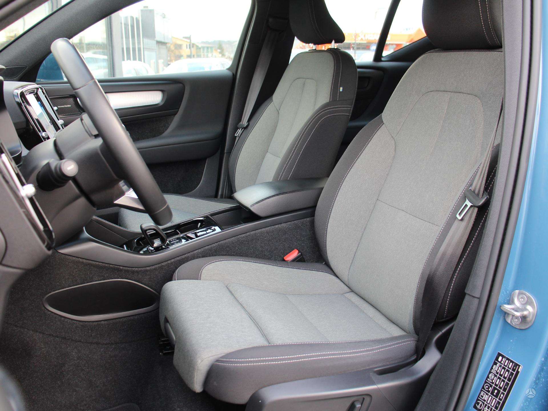 Naudoti Volvo XC40 automobiliai
