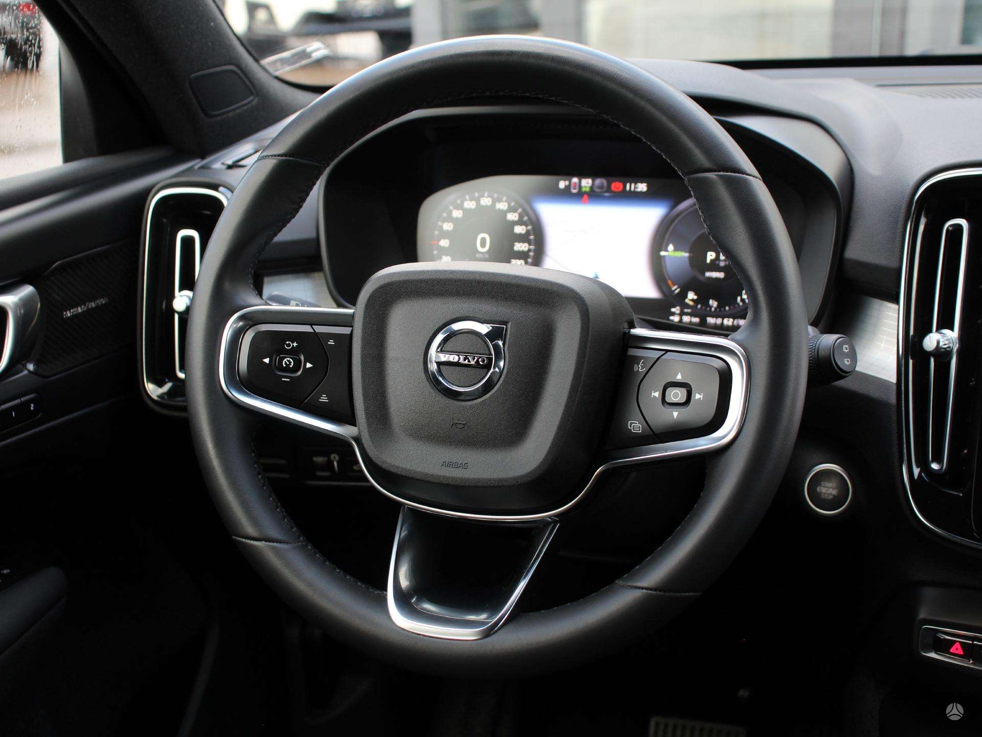Naudoti Volvo XC40 automobiliai