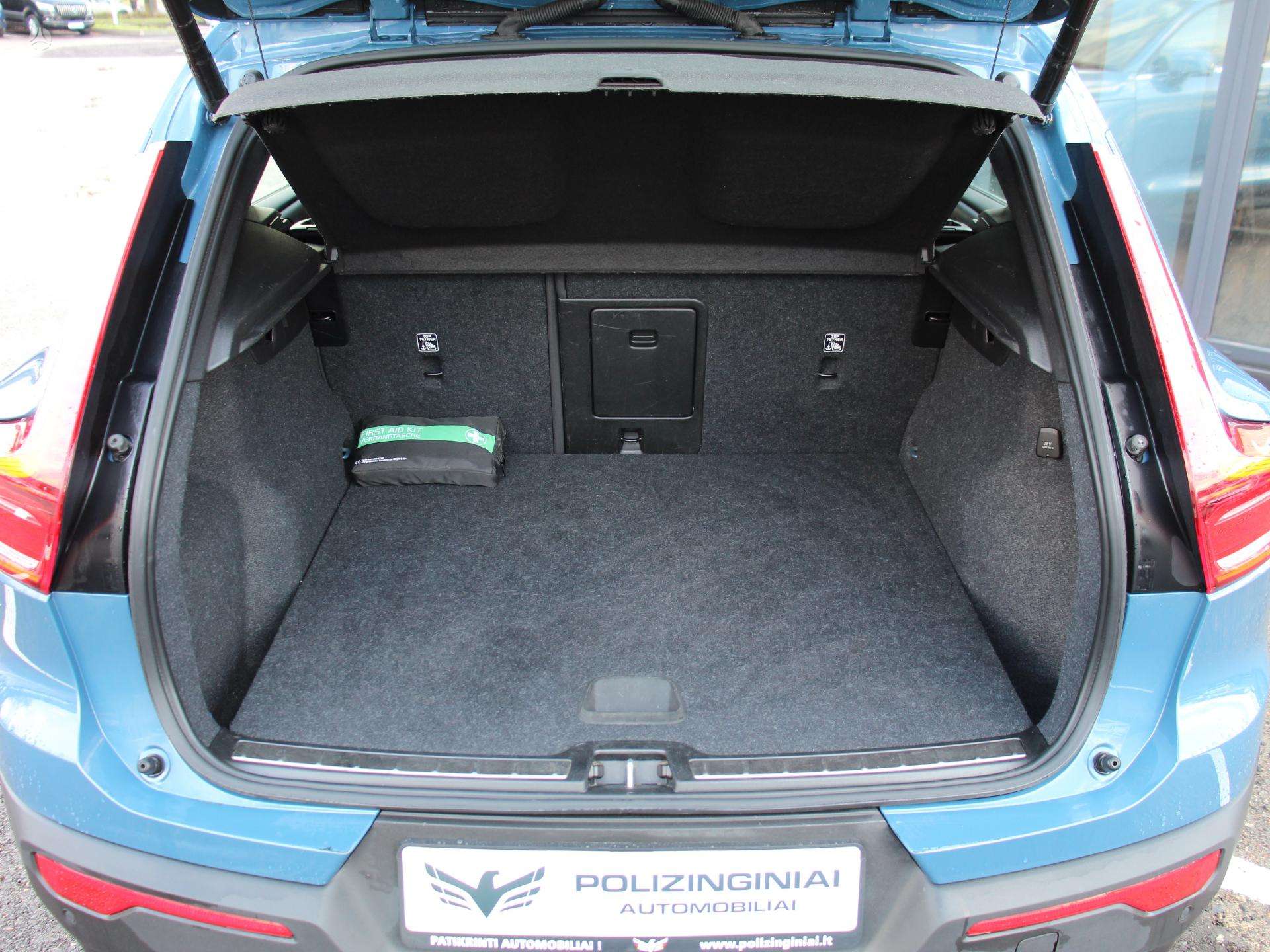 Naudoti Volvo XC40 automobiliai