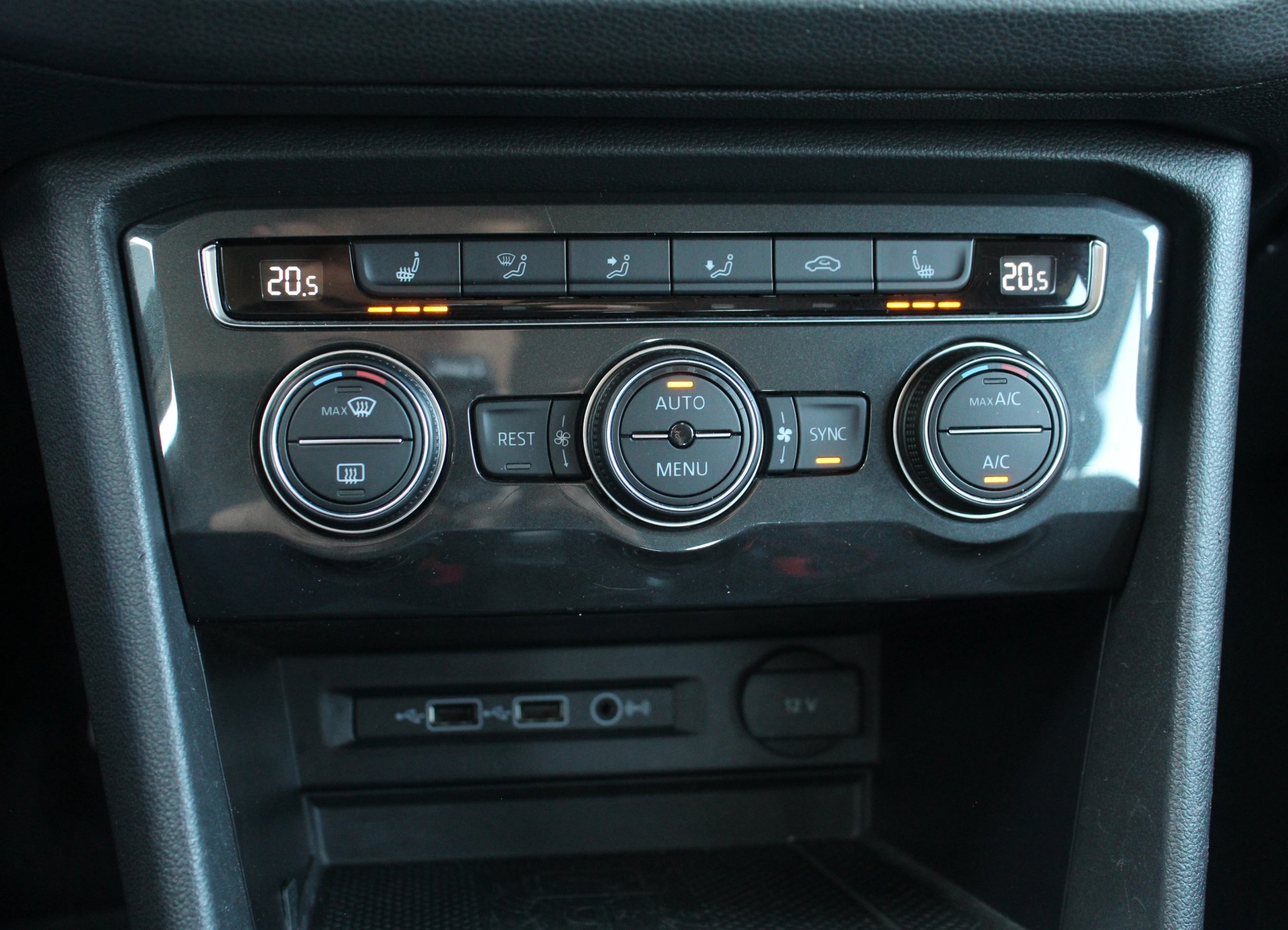 Naudoti Volkswagen Tiguan automobiliai