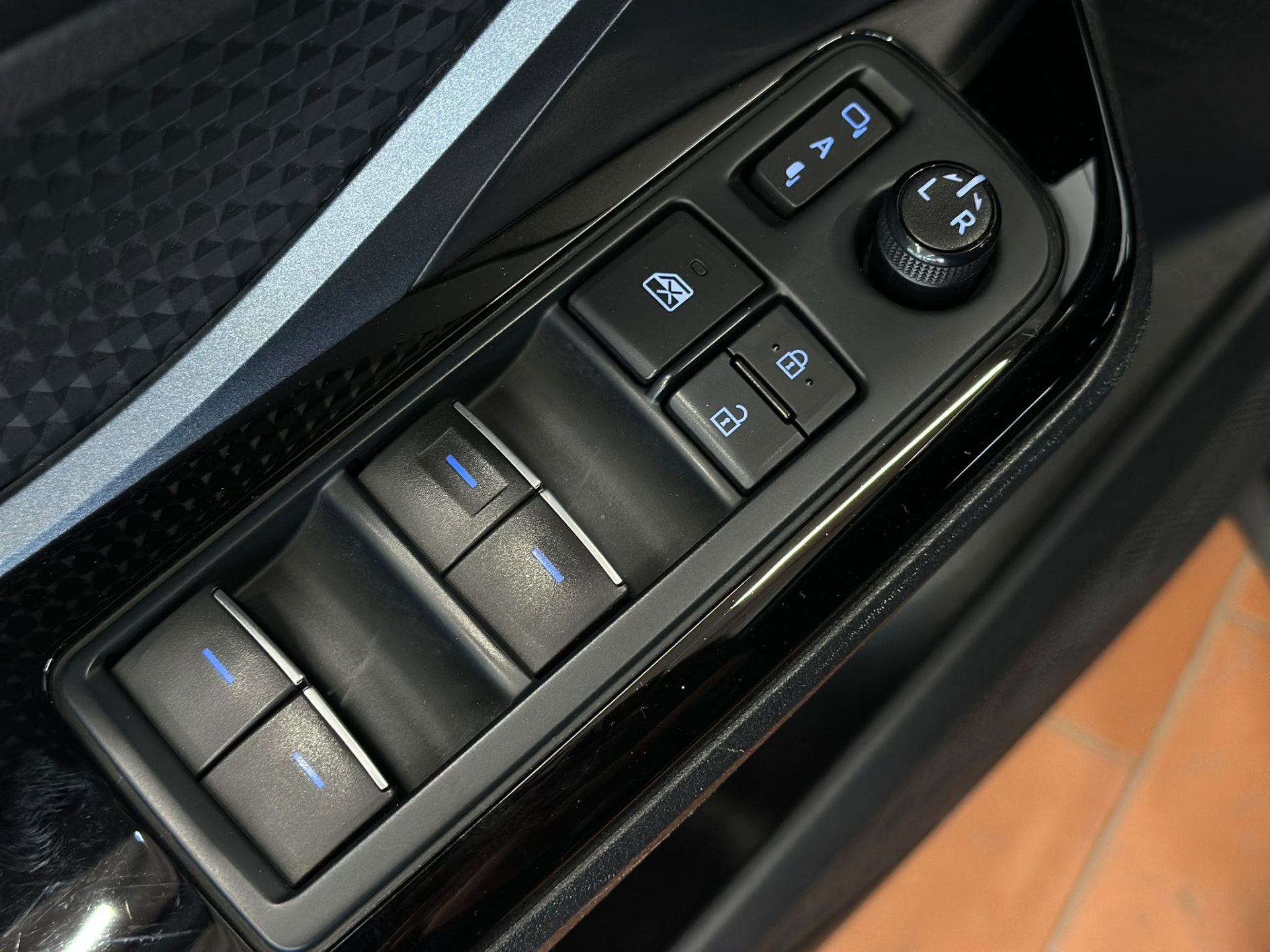 Naudoti Toyota C-HR automobiliai