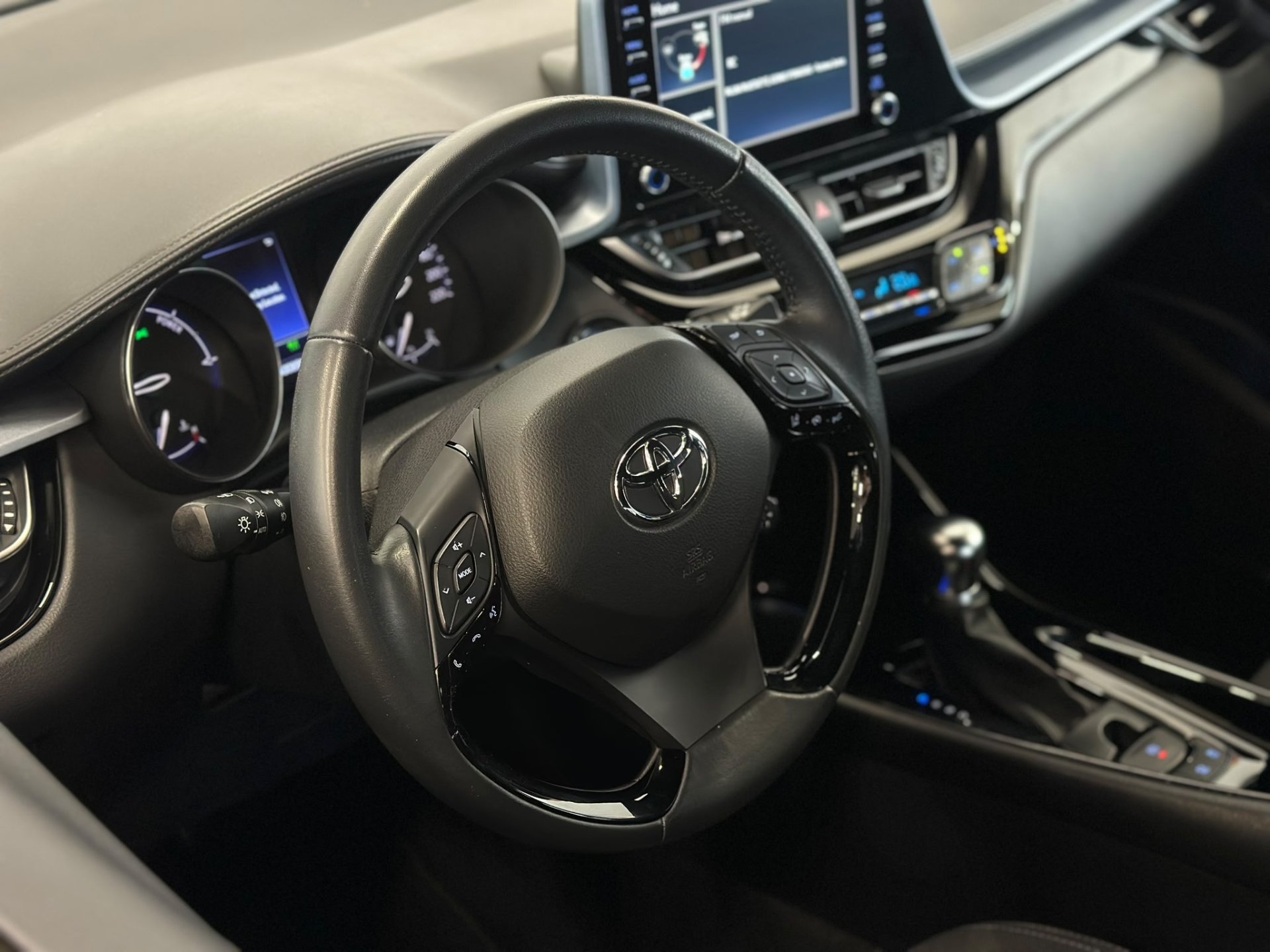 Naudoti Toyota C-HR automobiliai
