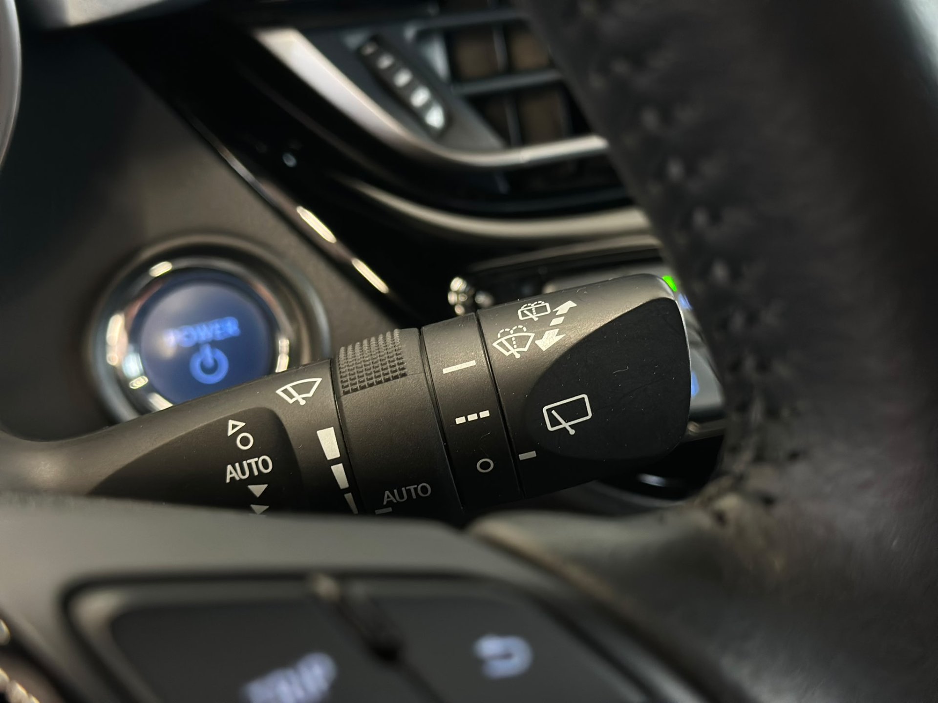 Naudoti Toyota C-HR automobiliai