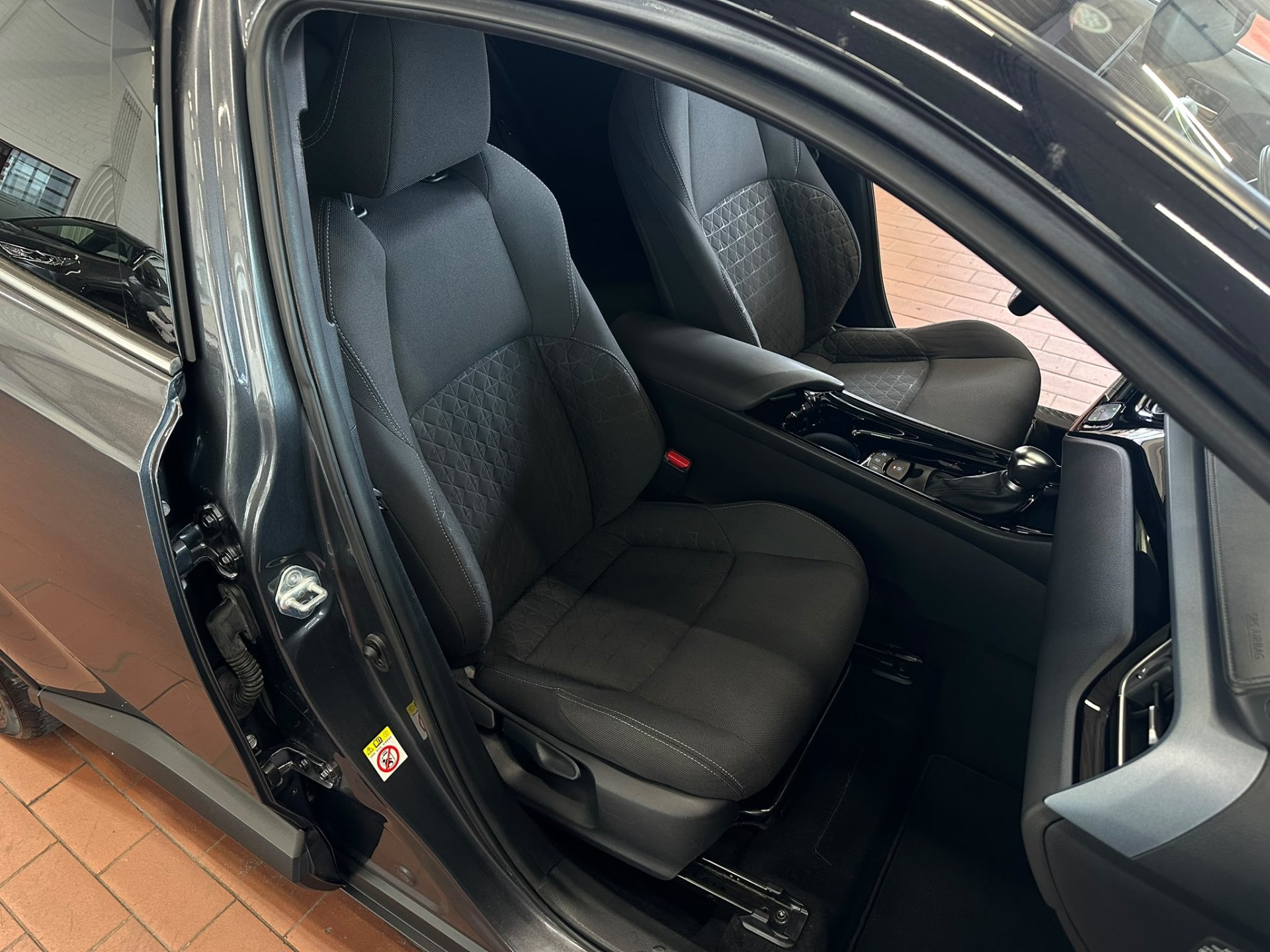 Naudoti Toyota C-HR automobiliai