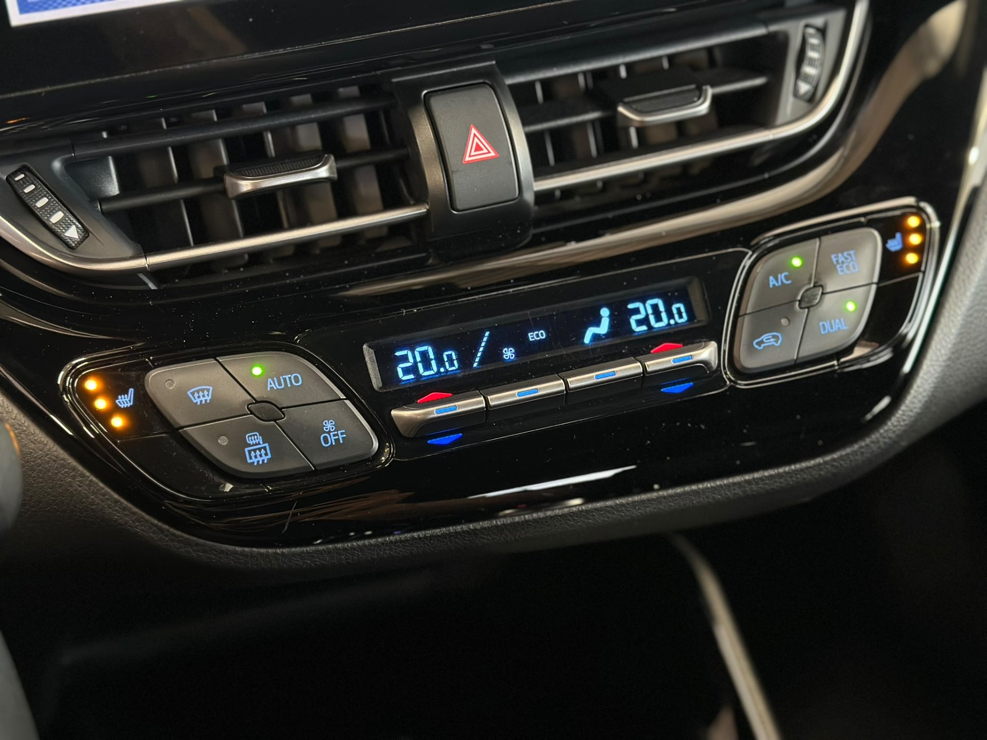 Naudoti Toyota C-HR automobiliai