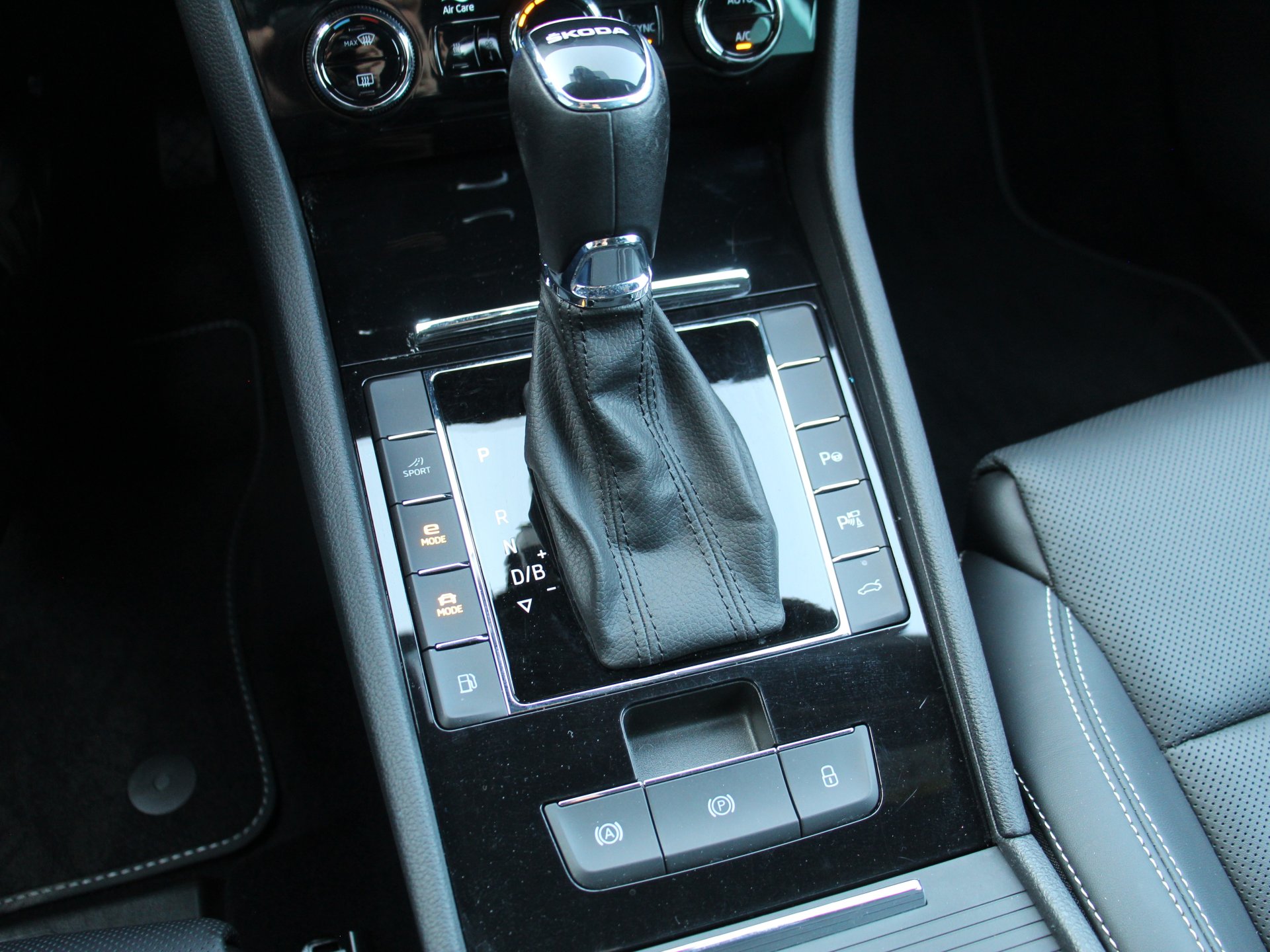 Naudoti Skoda Superb automobiliai