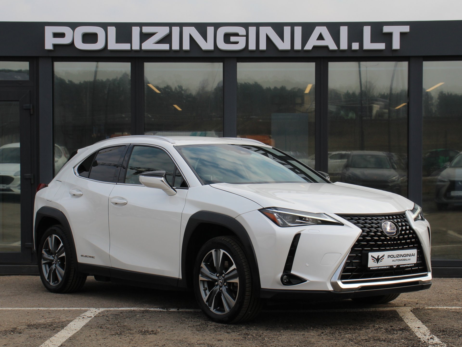 Naudoti Lexus UX 300e automobiliai