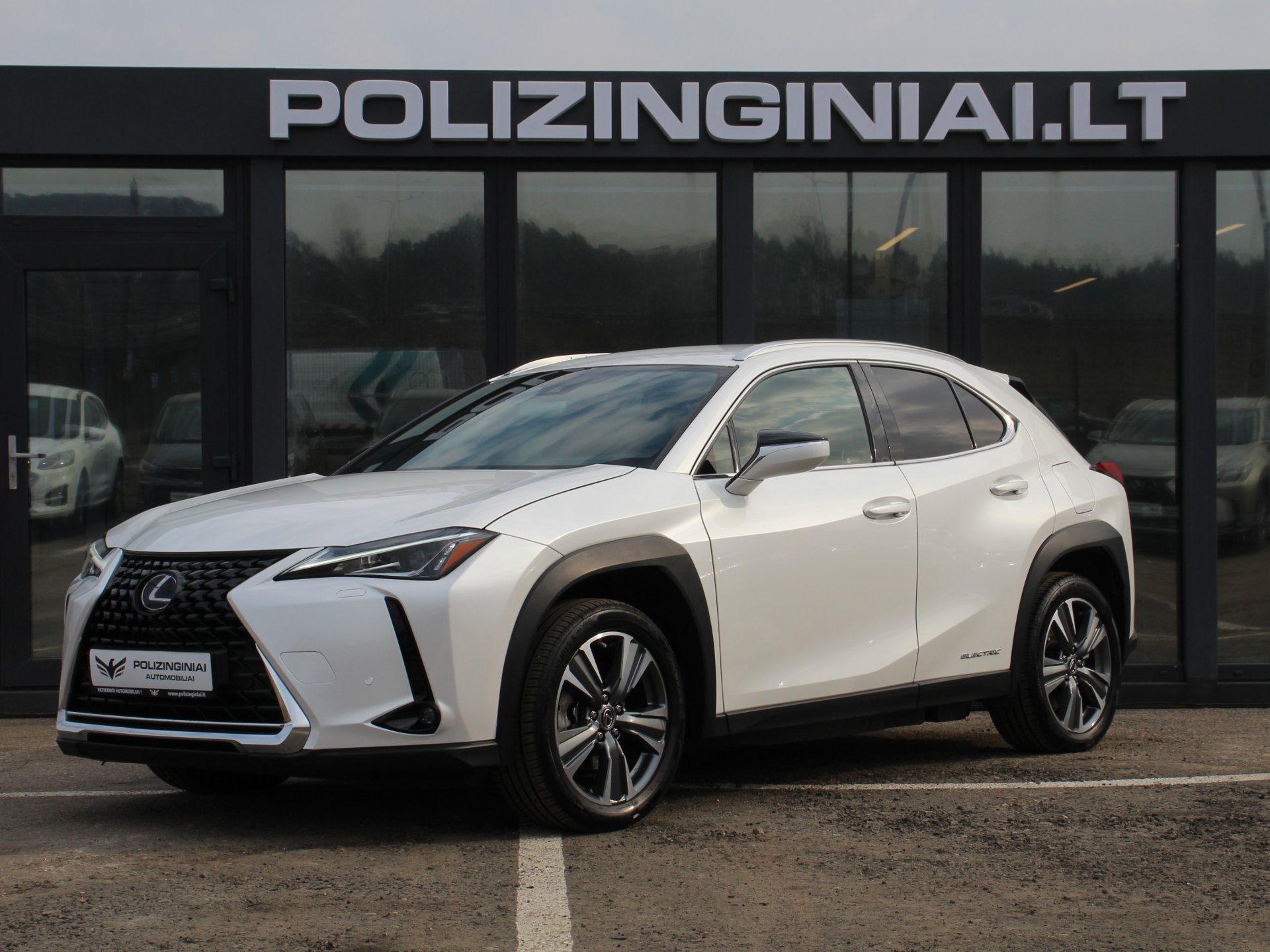 Naudoti Lexus UX 300e automobiliai