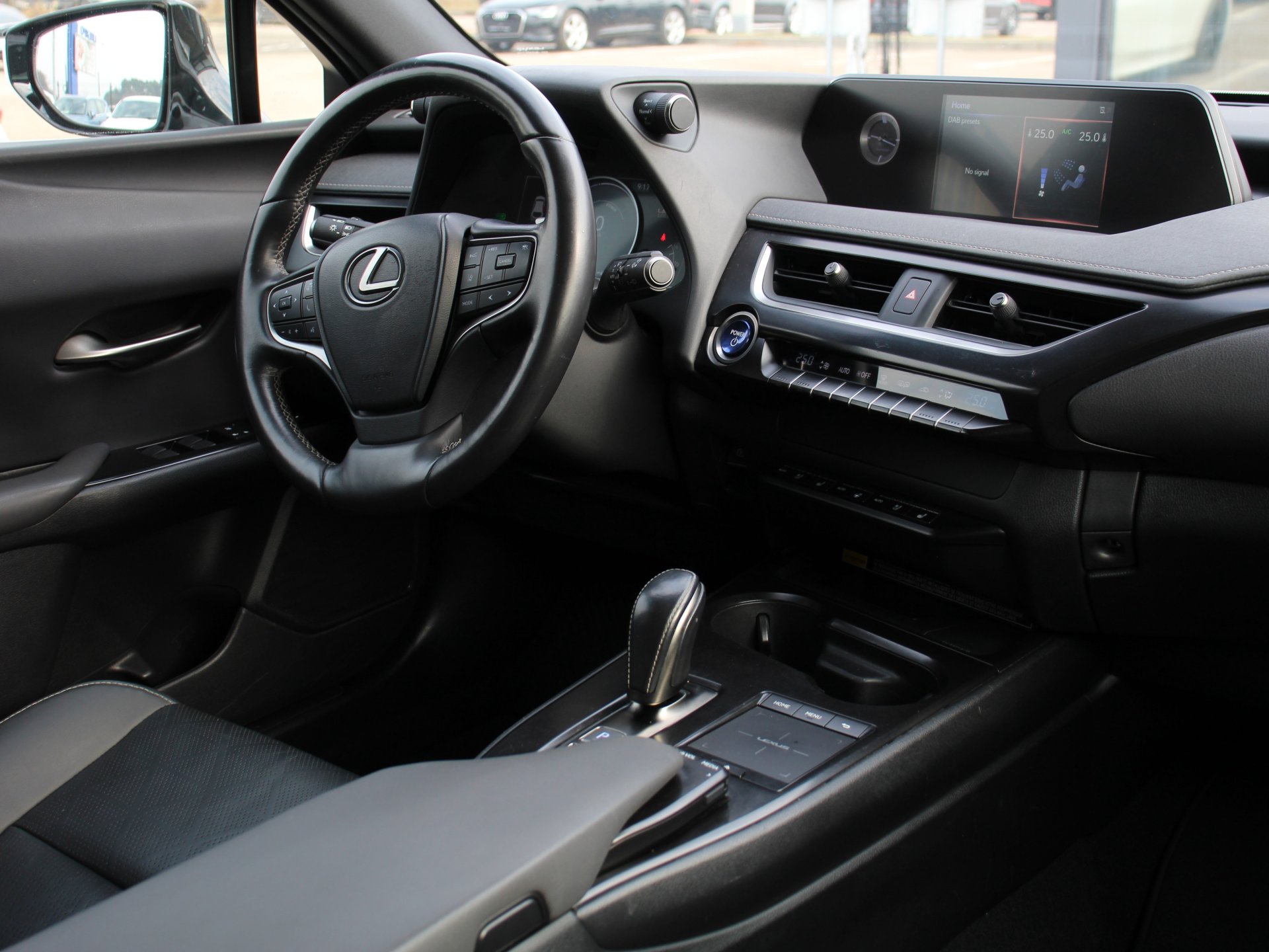 Naudoti Lexus UX 300e automobiliai