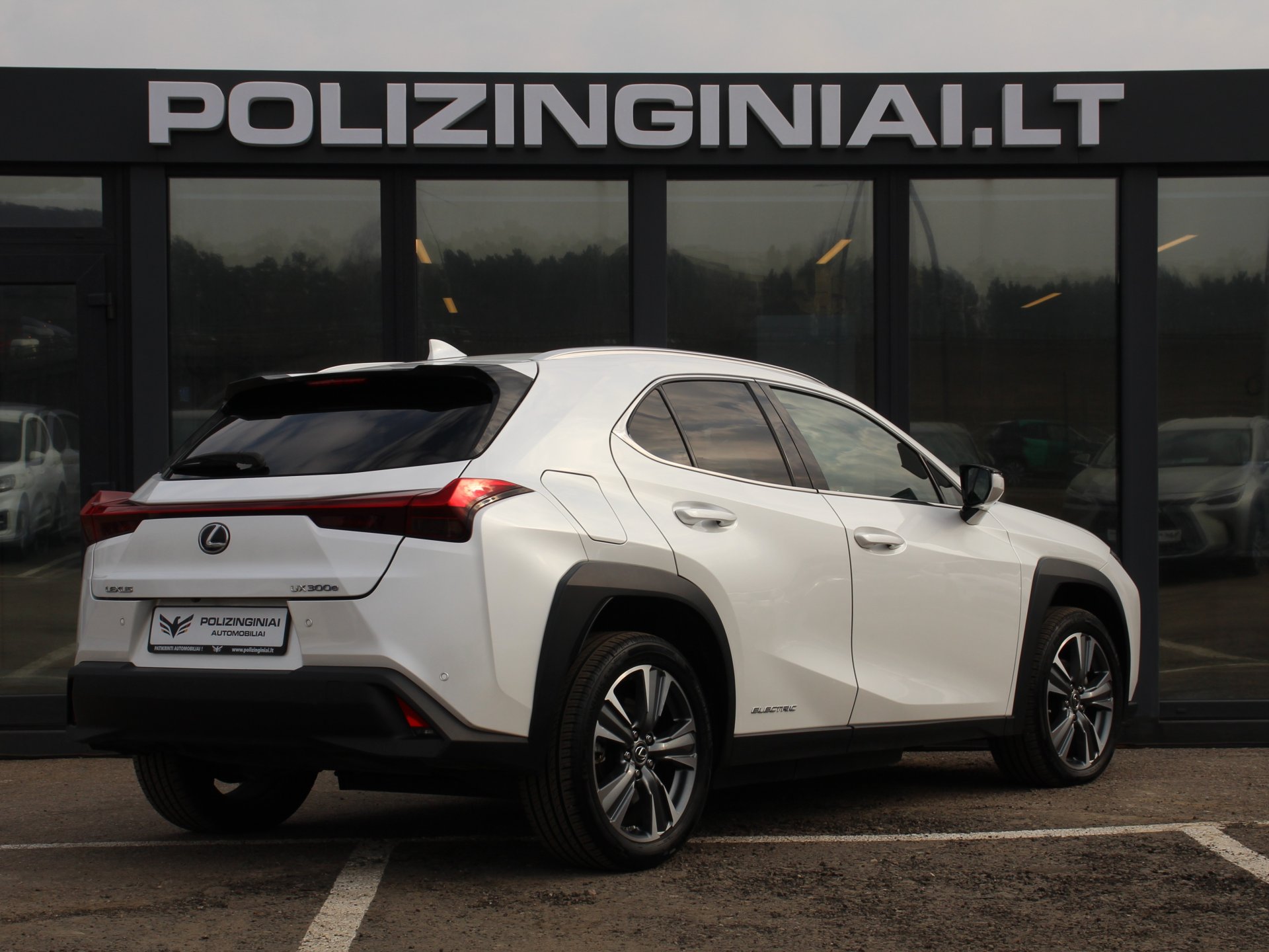 Naudoti Lexus UX 300e automobiliai