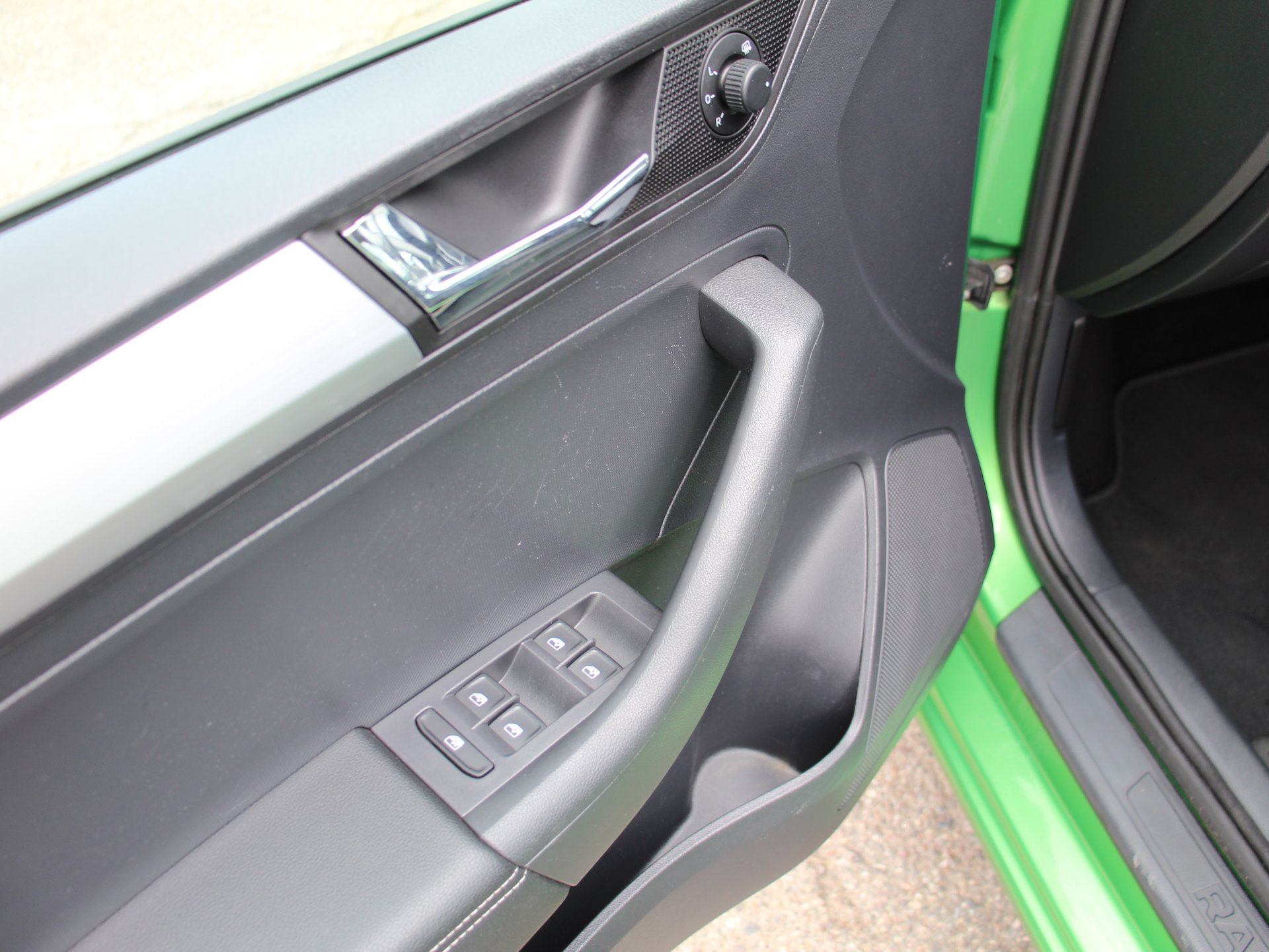 Naudoti Skoda Rapid automobiliai