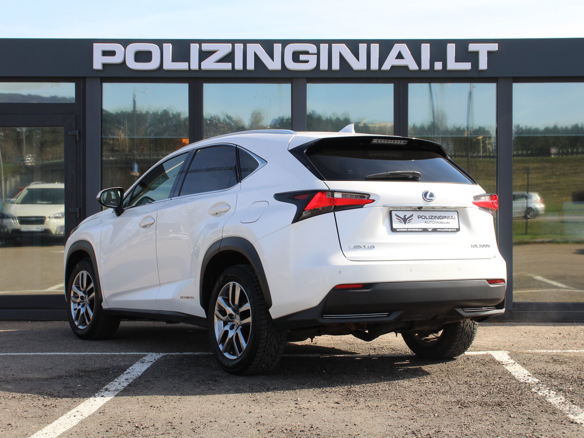 Naudoti Lexus NX 300h automobiliai