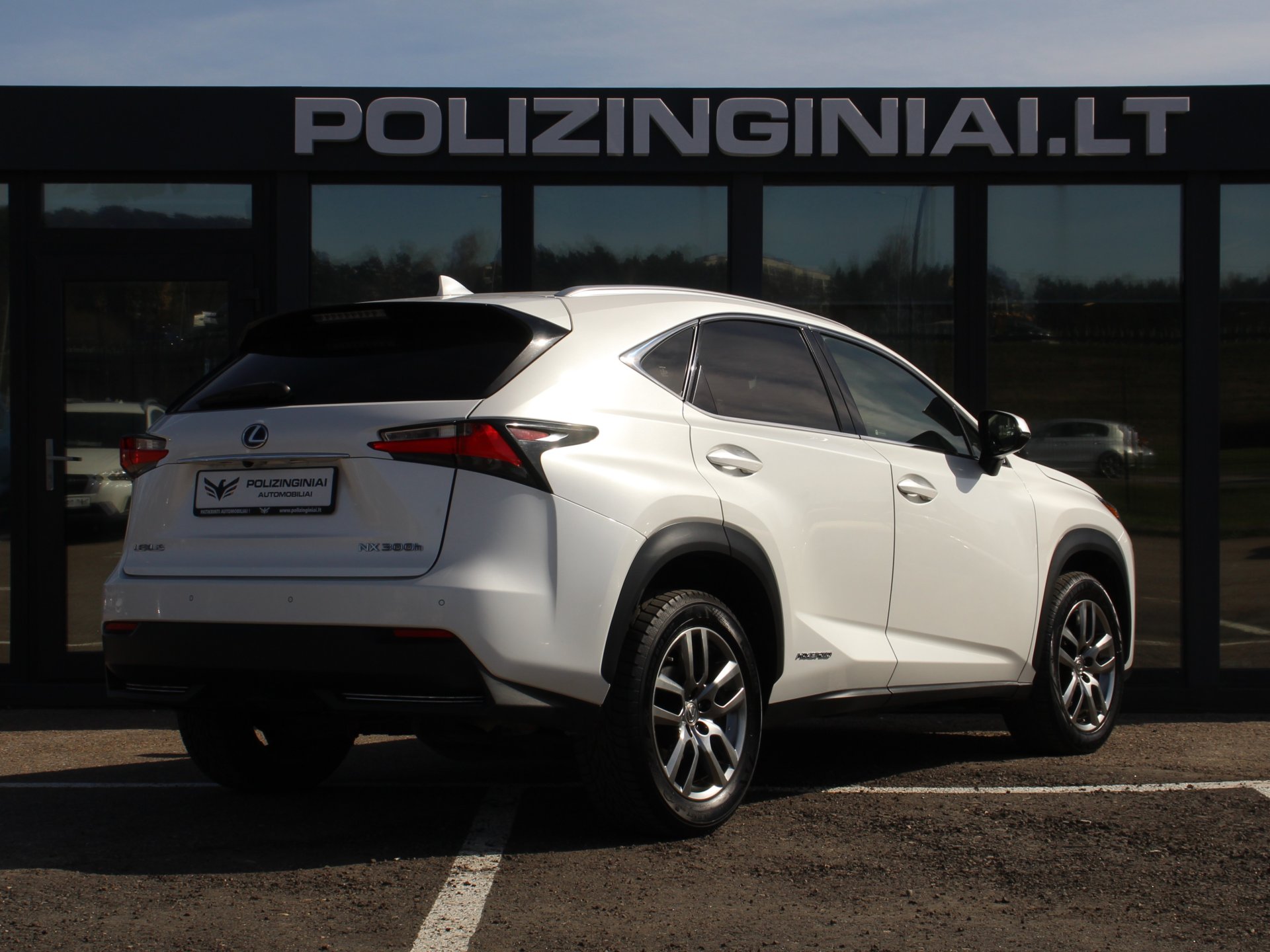 Naudoti Lexus NX 300h automobiliai