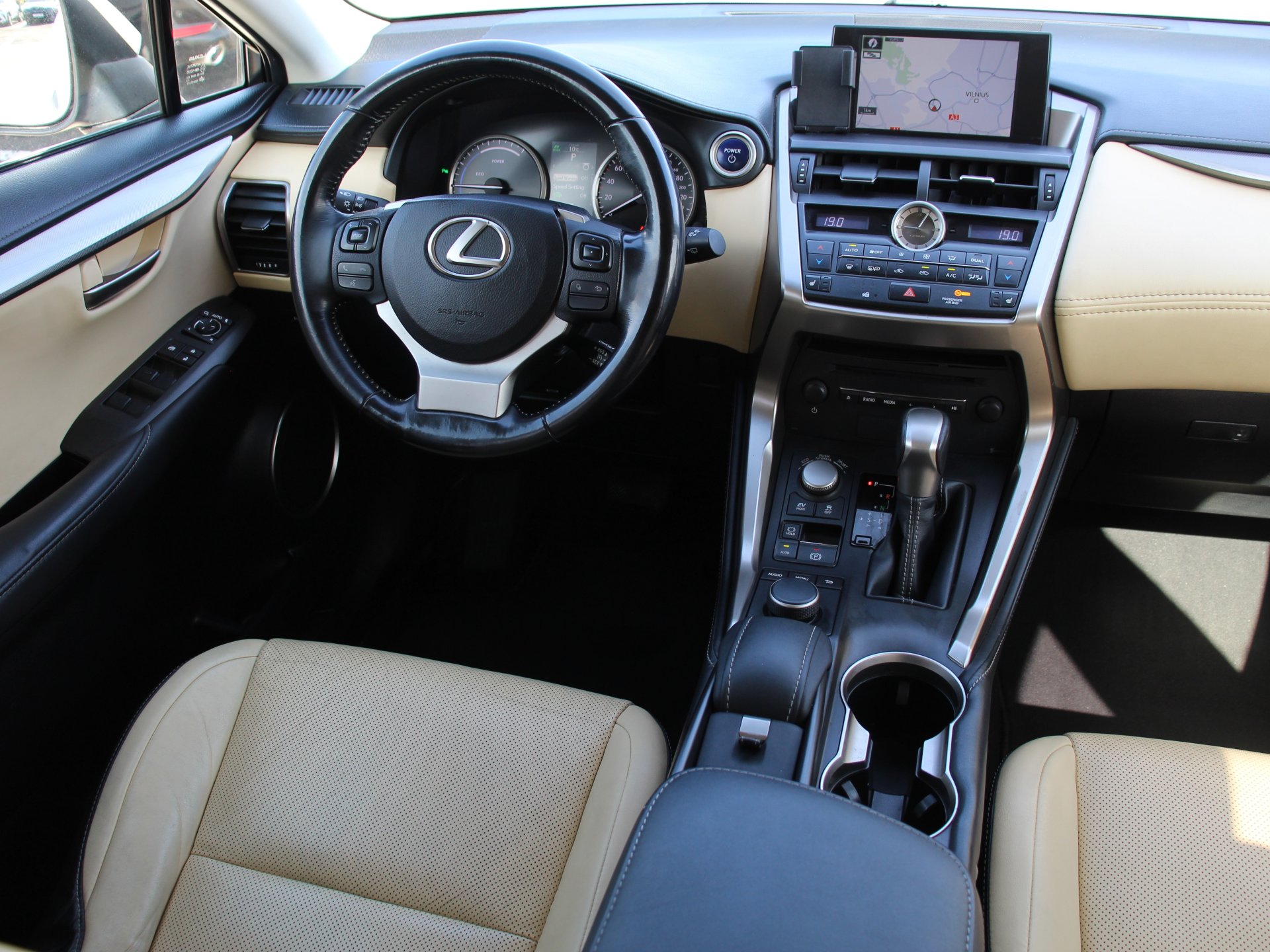 Naudoti Lexus NX 300h automobiliai