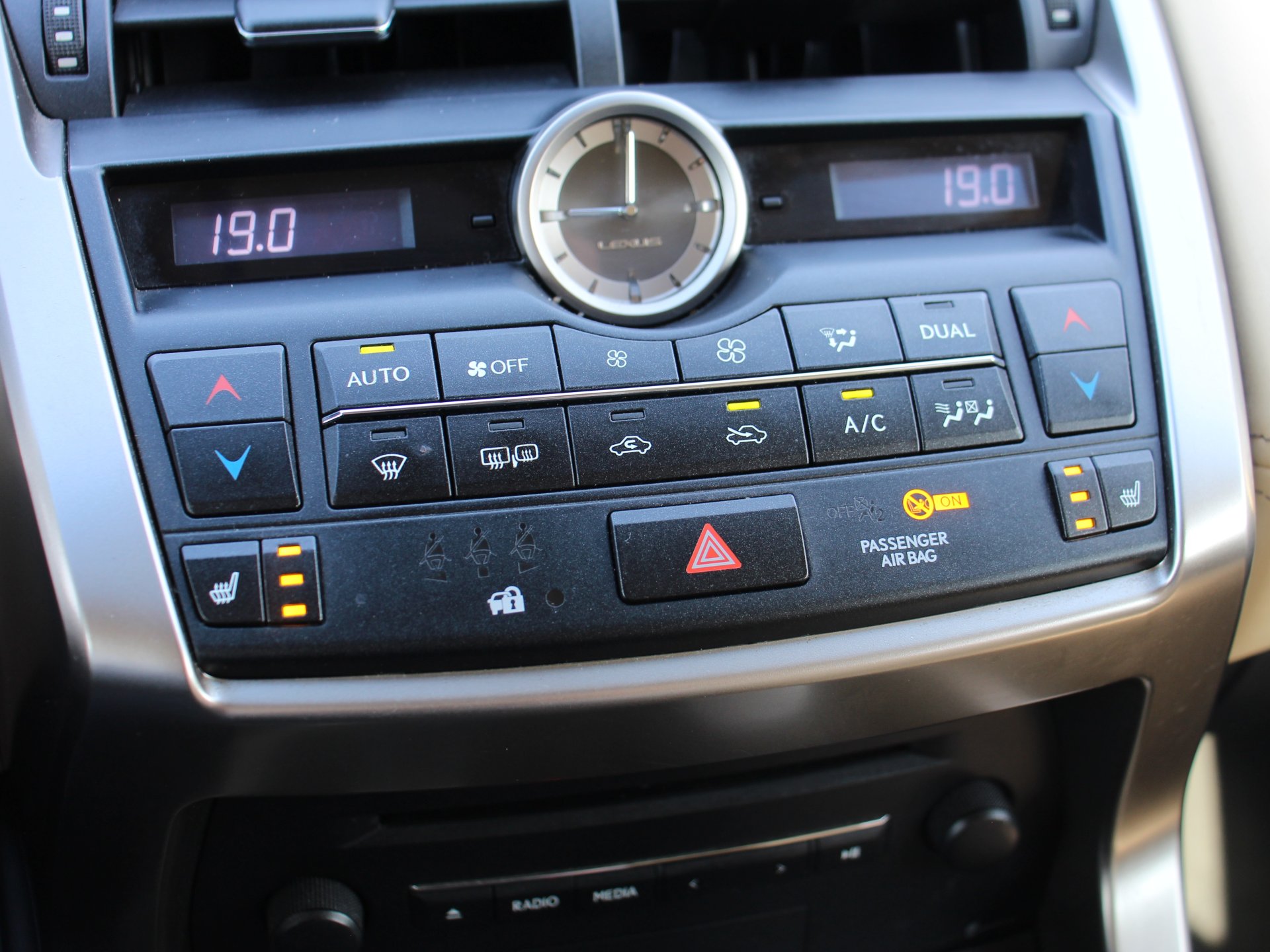 Naudoti Lexus NX 300h automobiliai