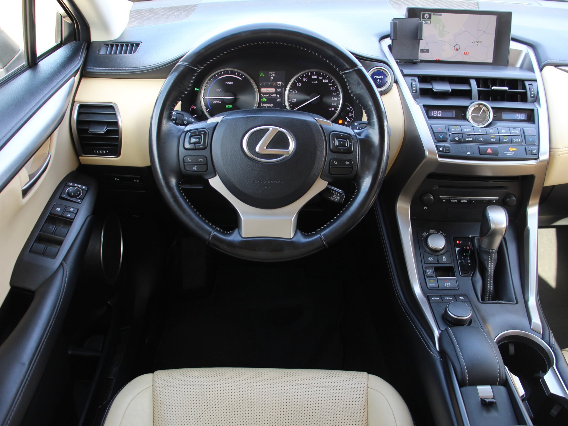 Naudoti Lexus NX 300h automobiliai