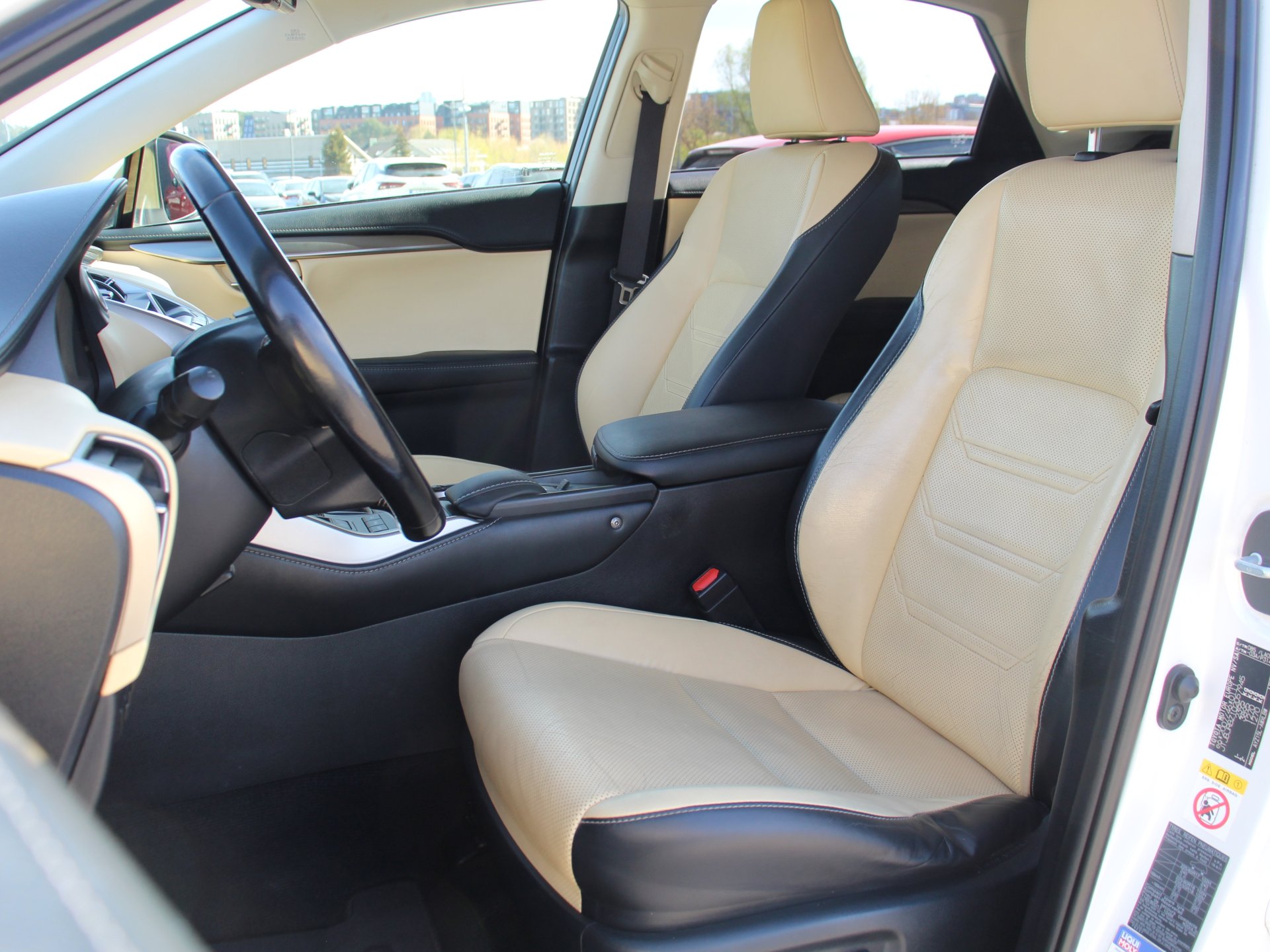 Naudoti Lexus NX 300h automobiliai