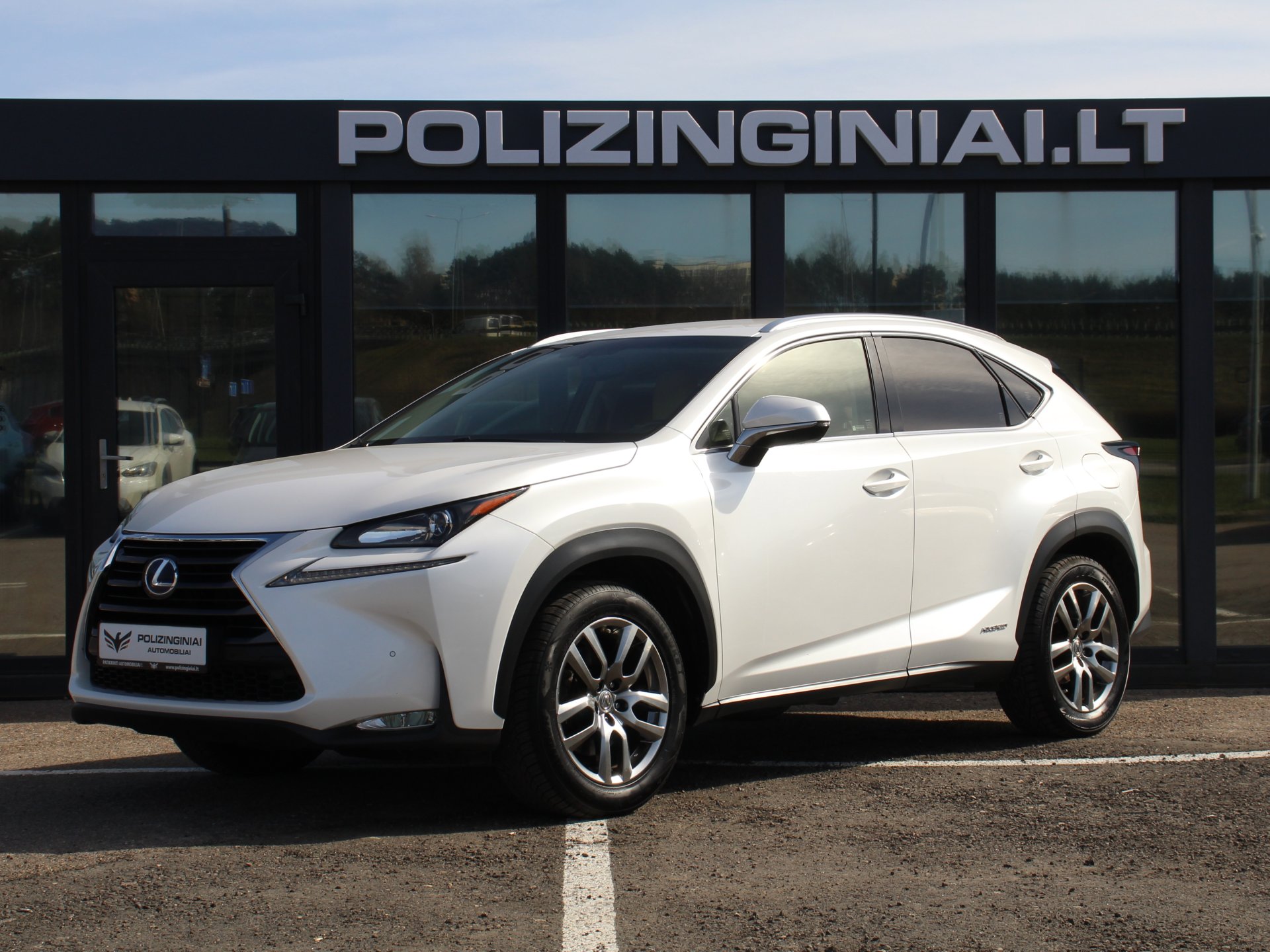 Naudoti Lexus NX 300h automobiliai