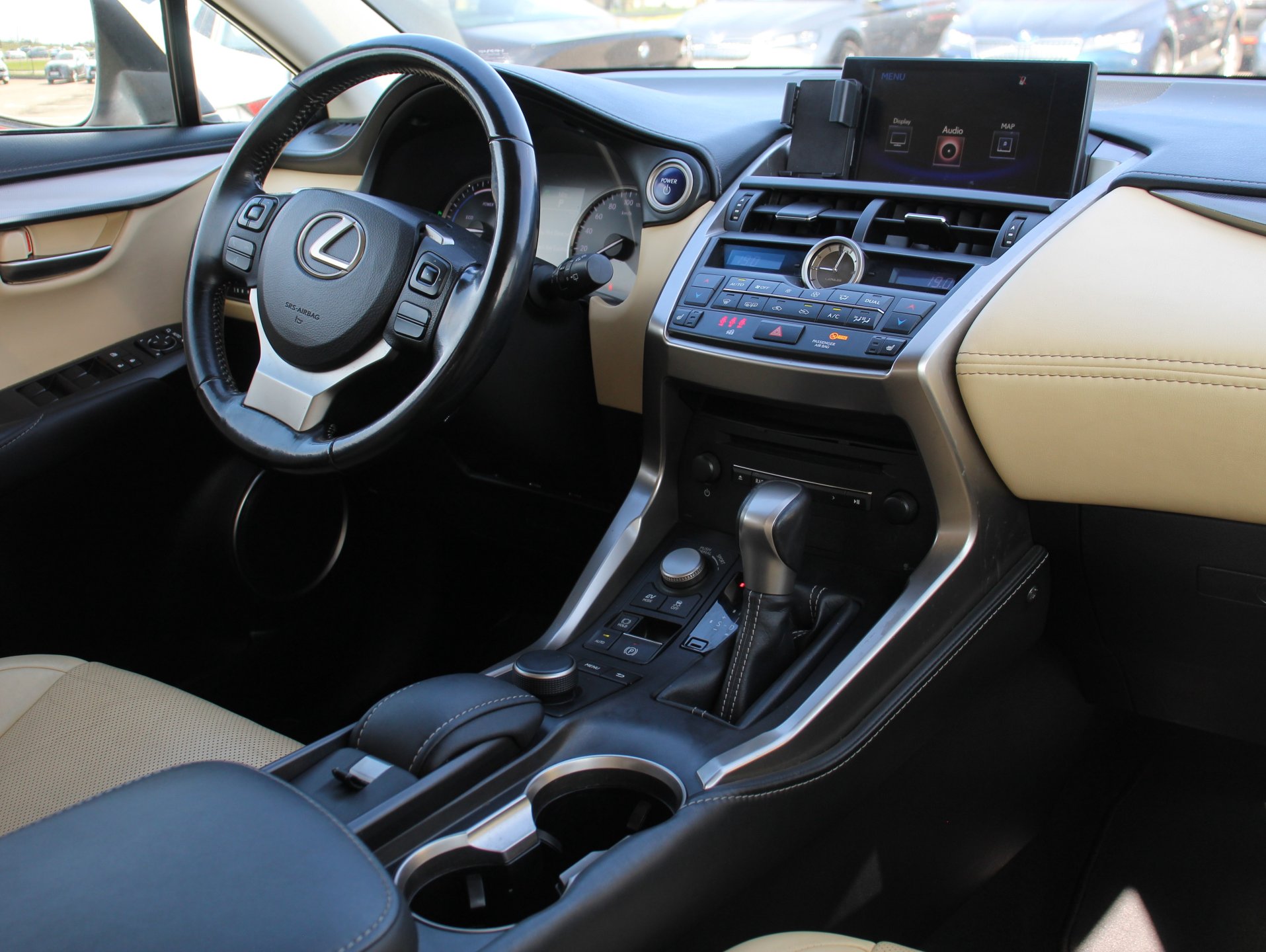 Naudoti Lexus NX 300h automobiliai