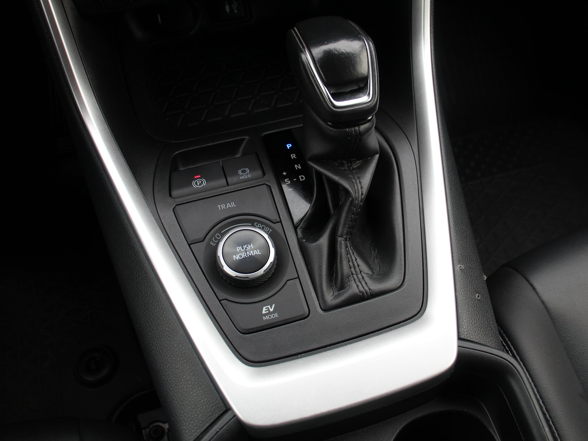 Naudoti Toyota RAV4 automobiliai