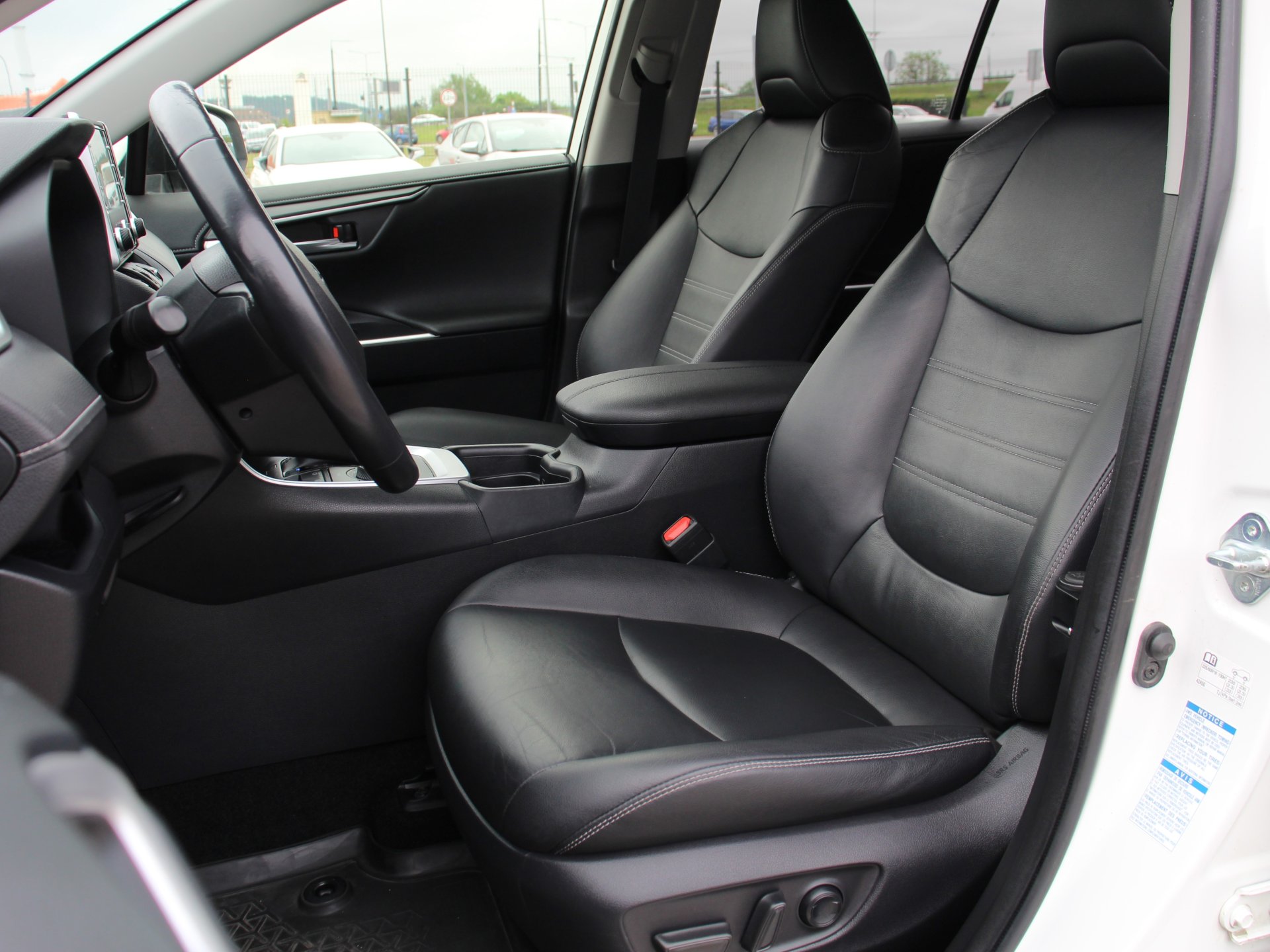 Naudoti Toyota RAV4 automobiliai