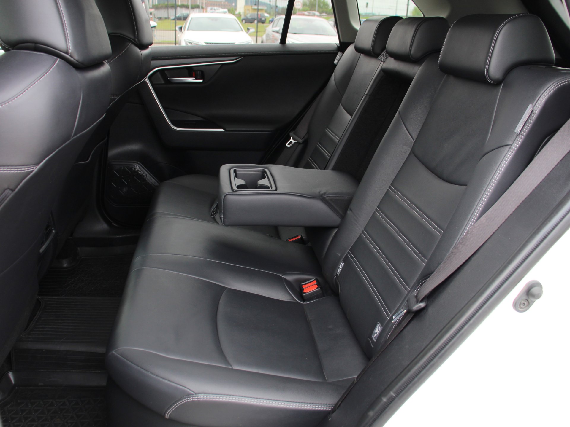 Naudoti Toyota RAV4 automobiliai