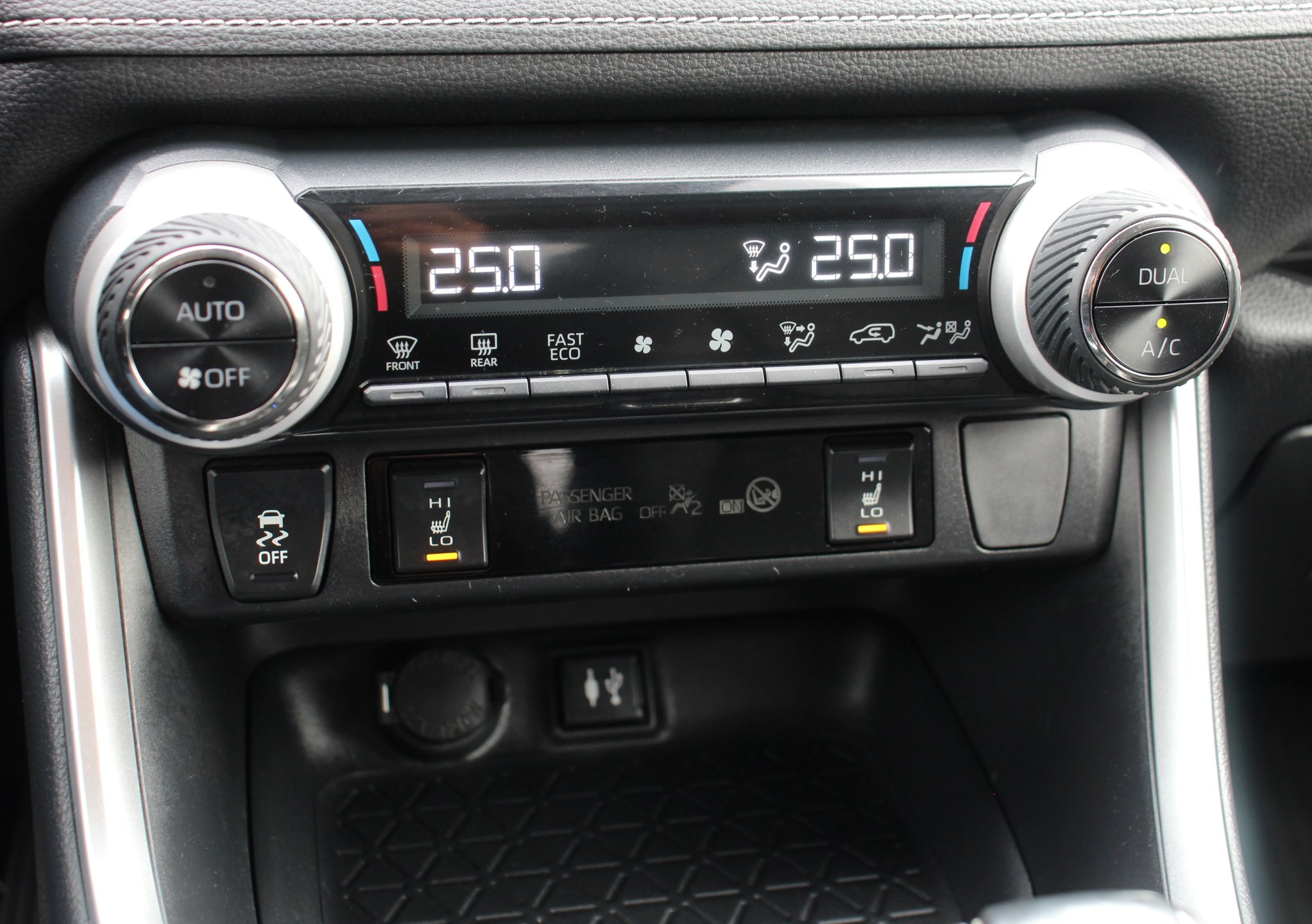 Naudoti Toyota RAV4 automobiliai