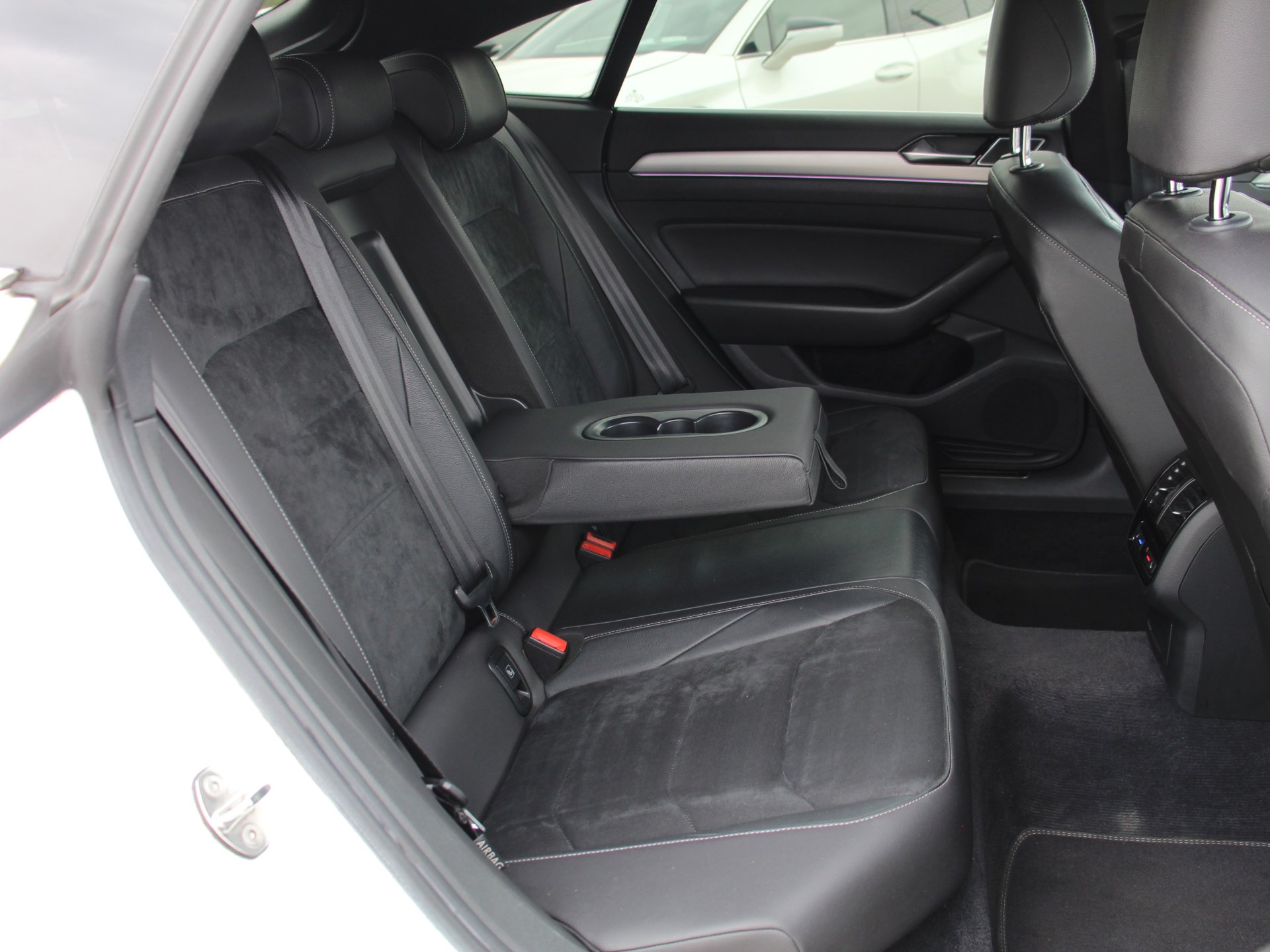 Naudoti Volkswagen Arteon automobiliai