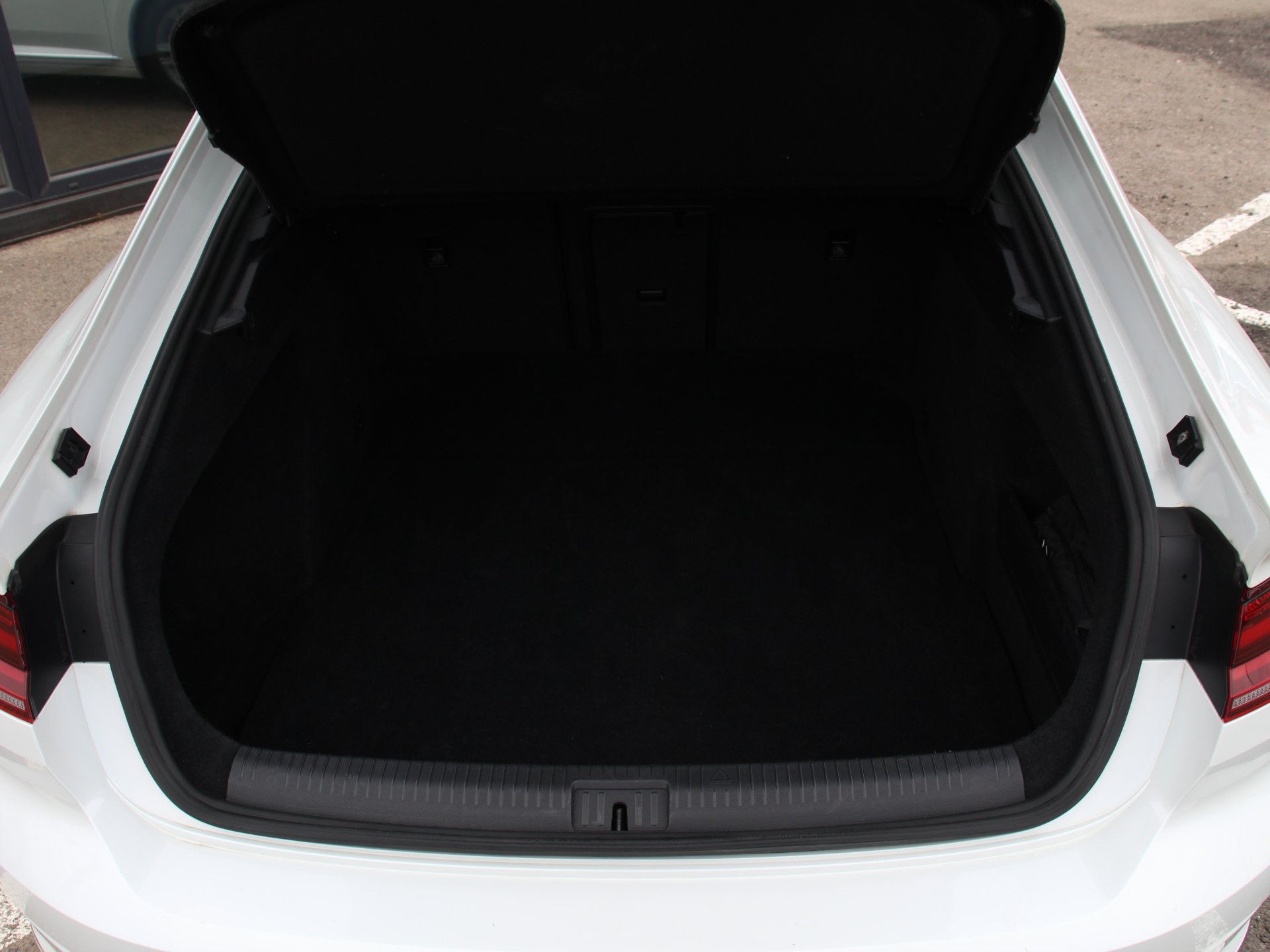 Naudoti Volkswagen Arteon automobiliai