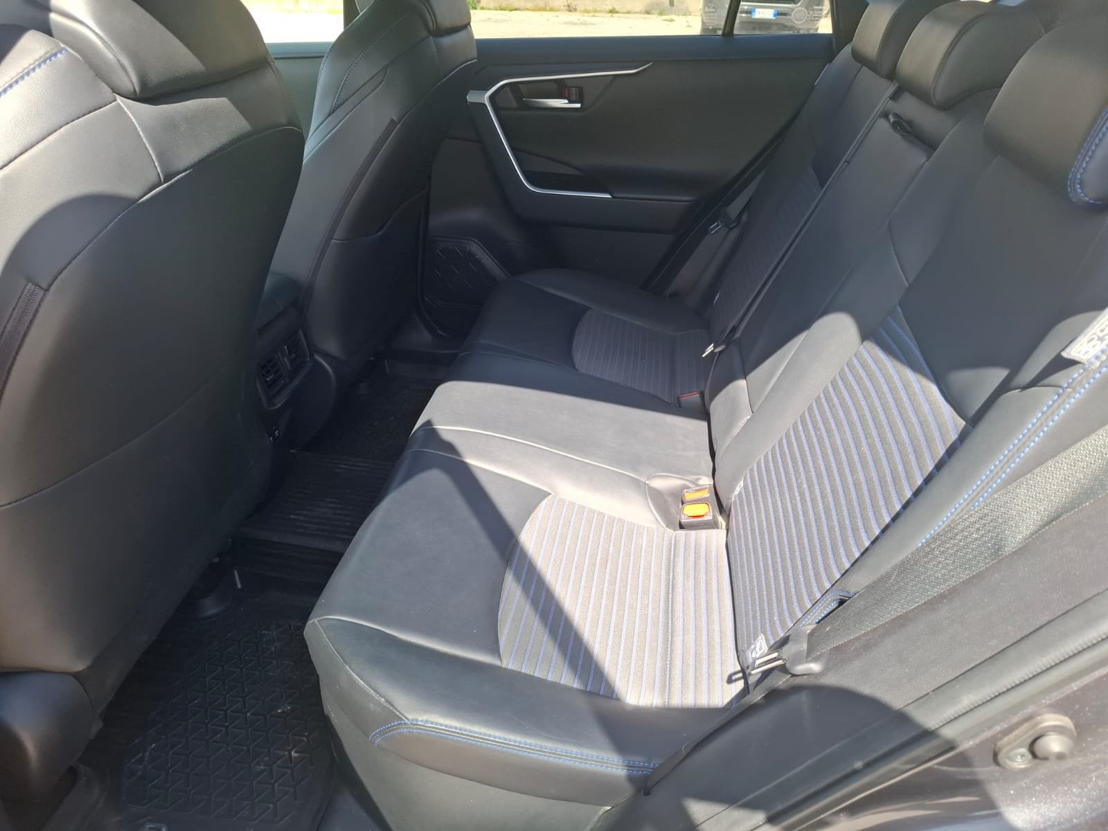 Naudoti Toyota RAV4 automobiliai