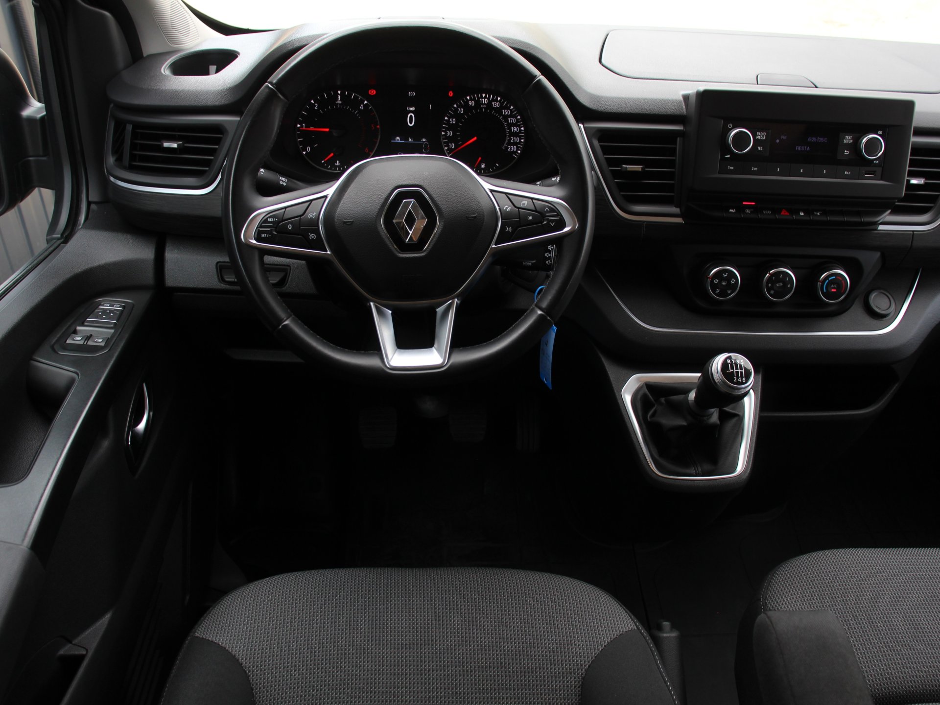 Naudoti Renault Trafic automobiliai