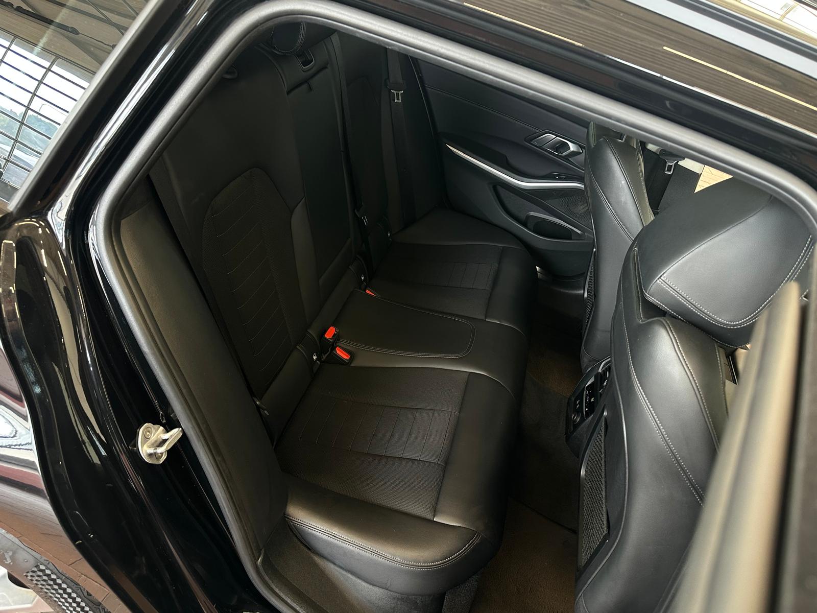 Naudoti BMW 320 automobiliai