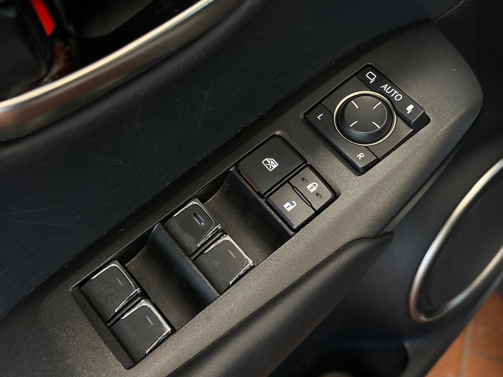 Naudoti Lexus NX 300h automobiliai