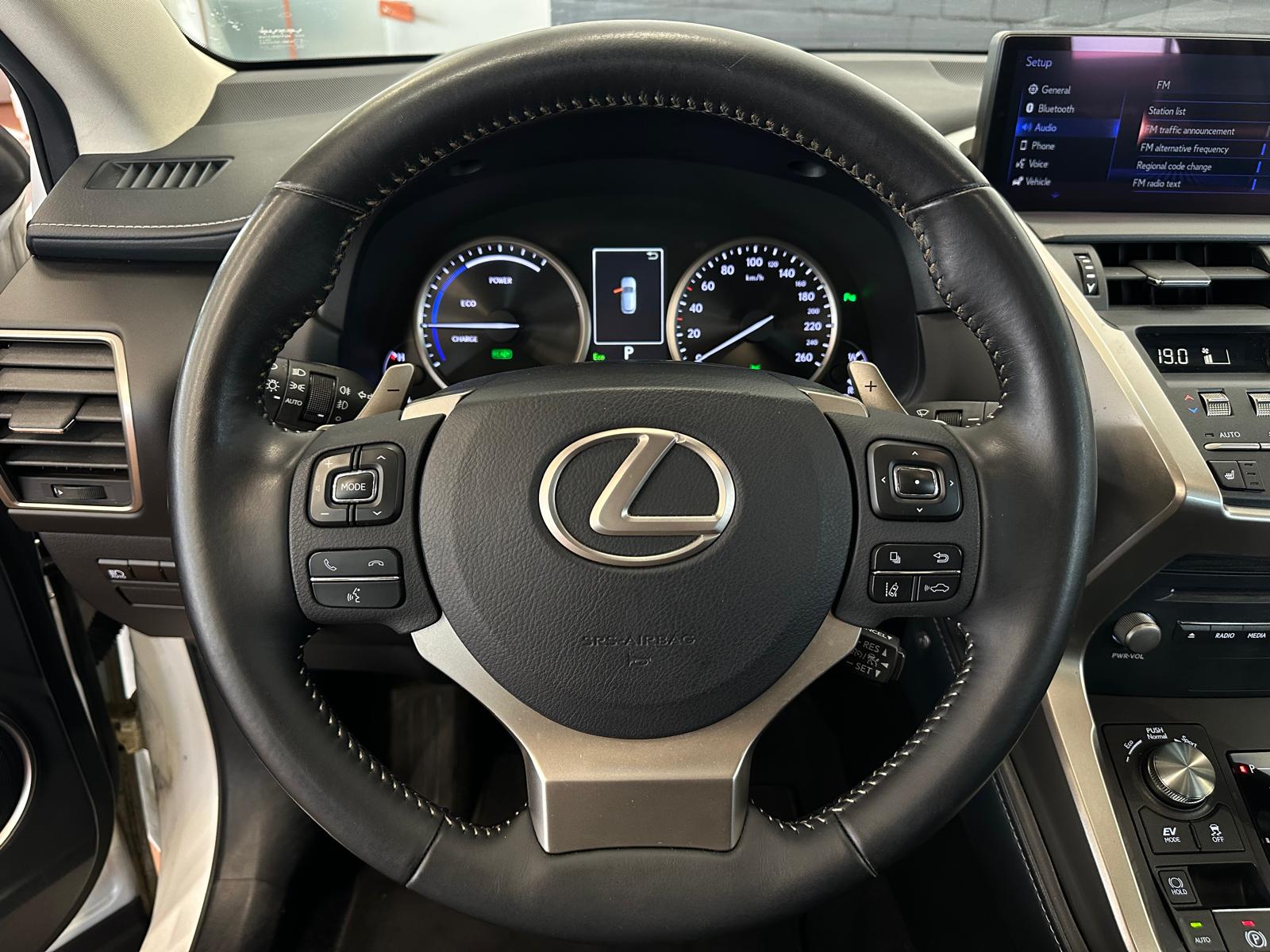 Naudoti Lexus NX 300h automobiliai