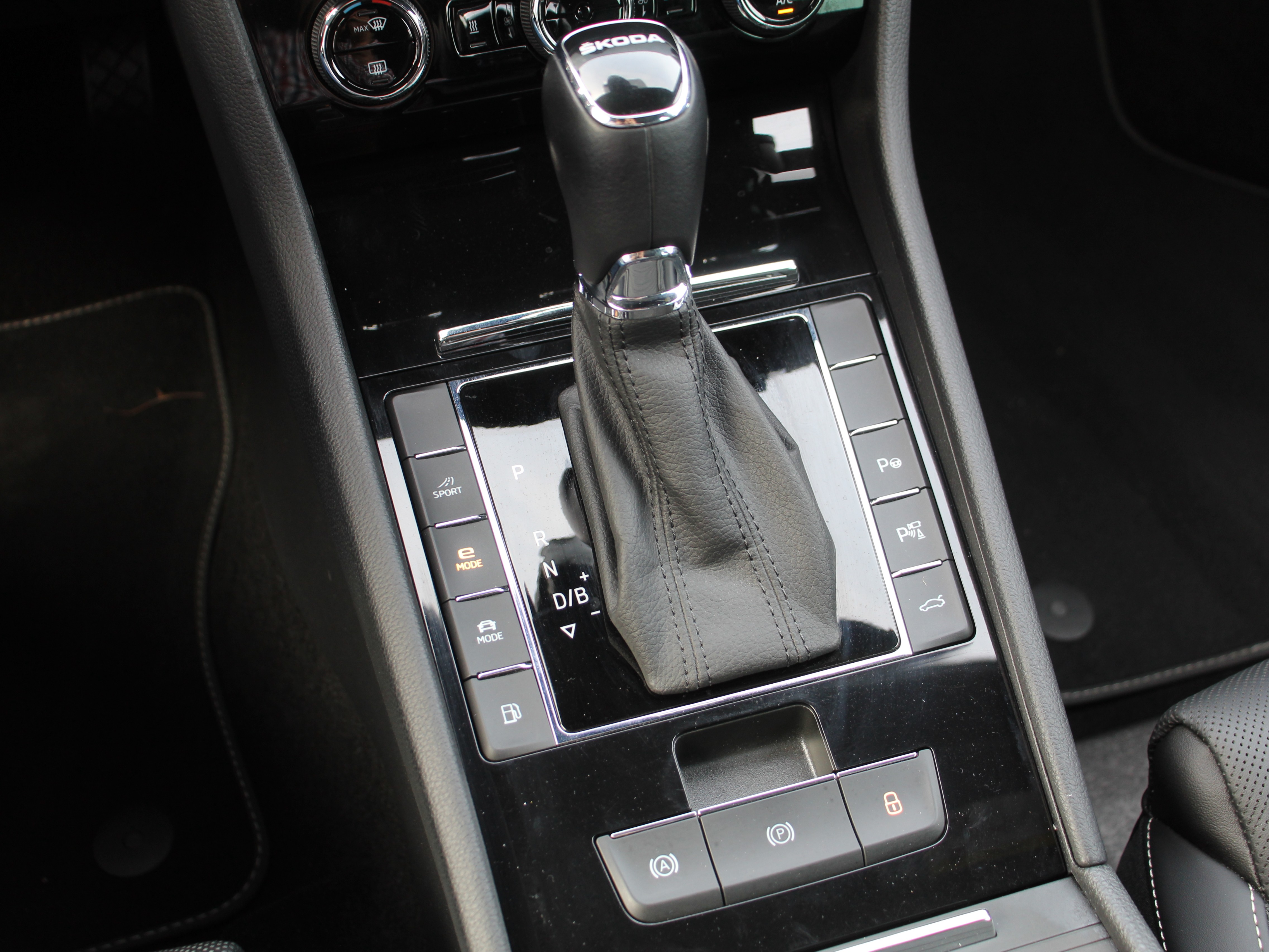 Naudoti Skoda Superb automobiliai