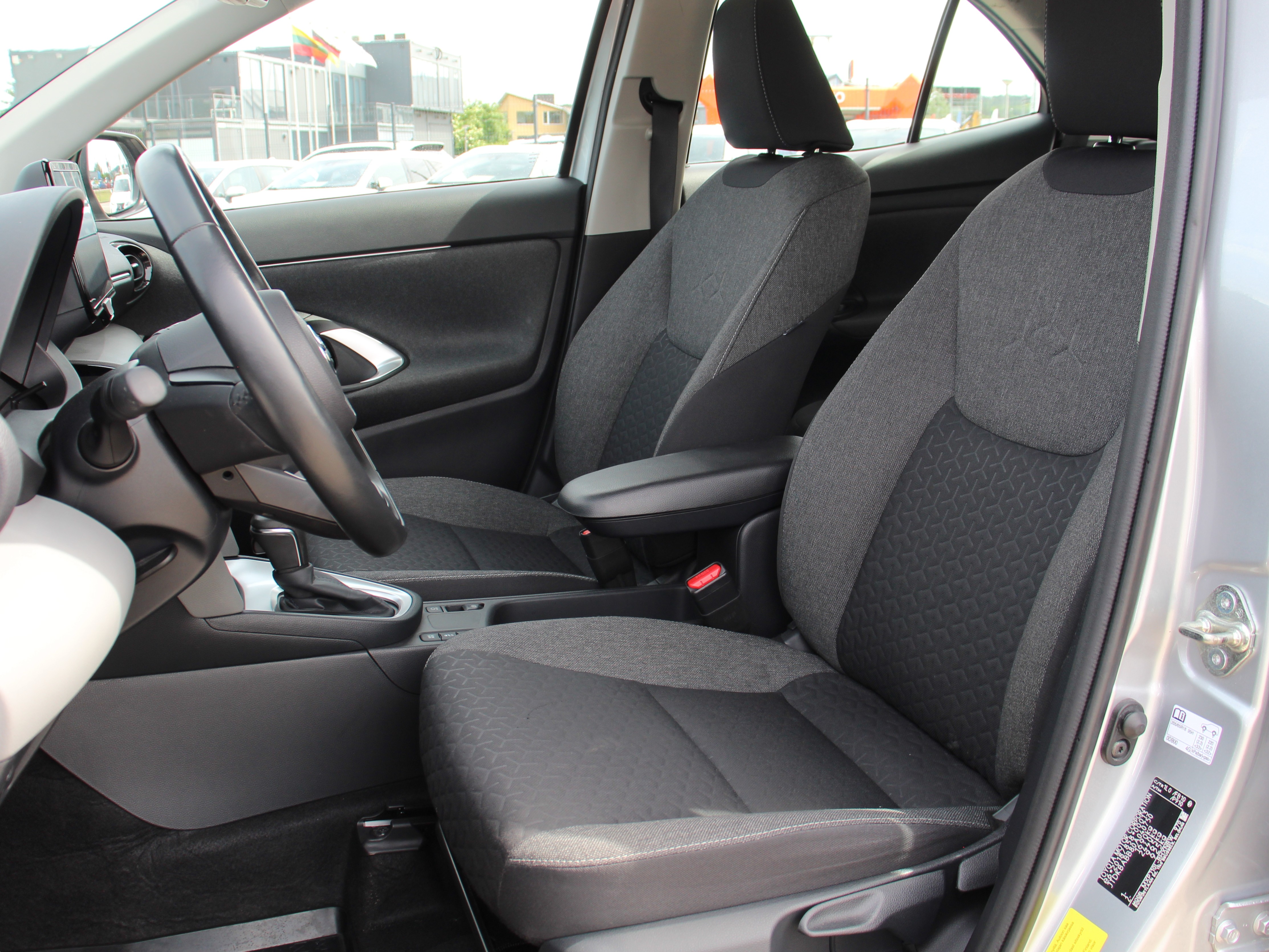 Naudoti Toyota Yaris Cross automobiliai