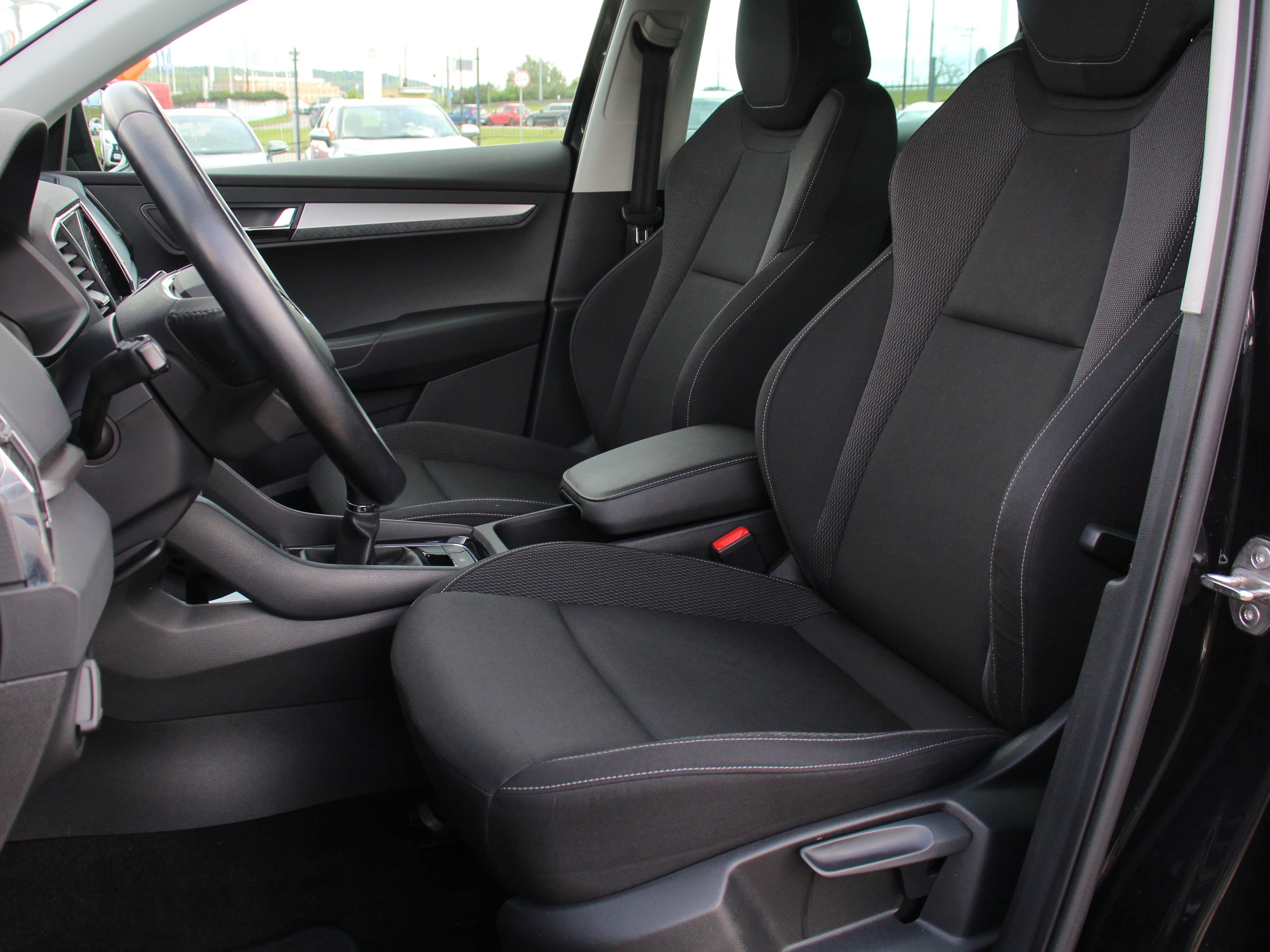Naudoti Skoda Karoq automobiliai
