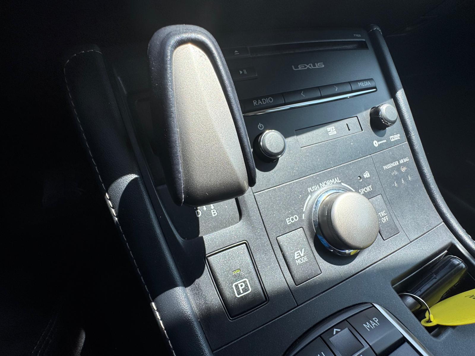 Naudoti Lexus UX 250h automobiliai