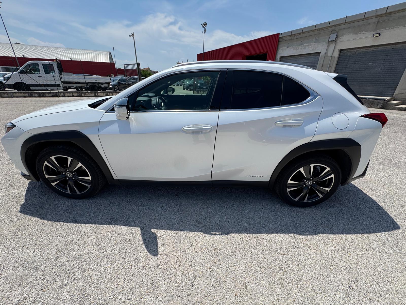 Naudoti Lexus UX 250h automobiliai