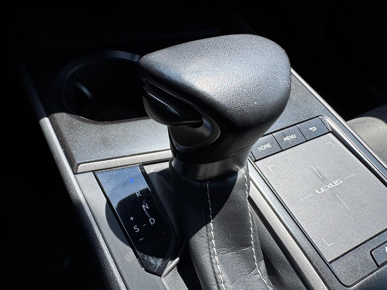 Naudoti Lexus UX 250h automobiliai