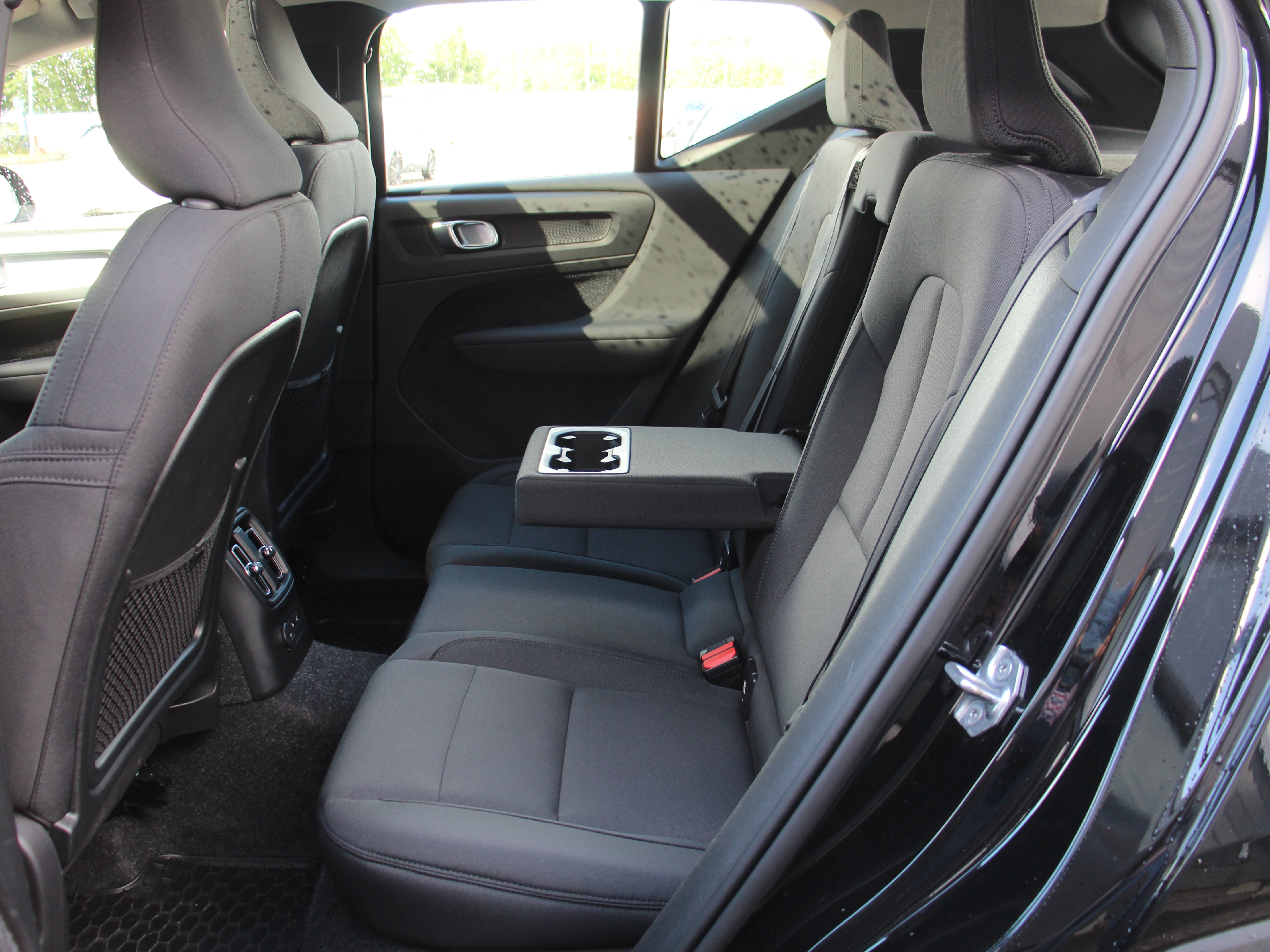 Naudoti Volvo XC40 automobiliai