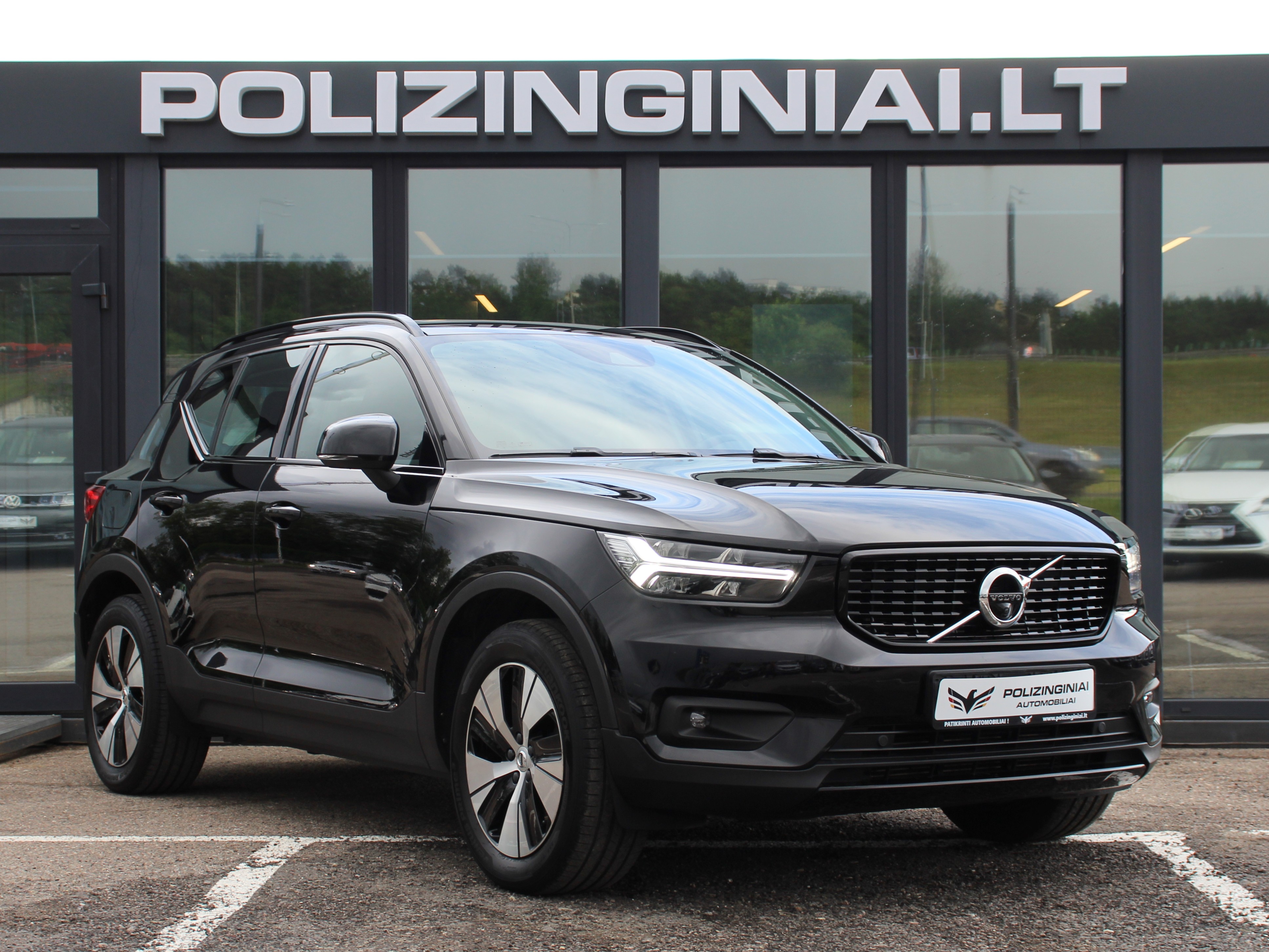 Naudoti Volvo XC40 automobiliai