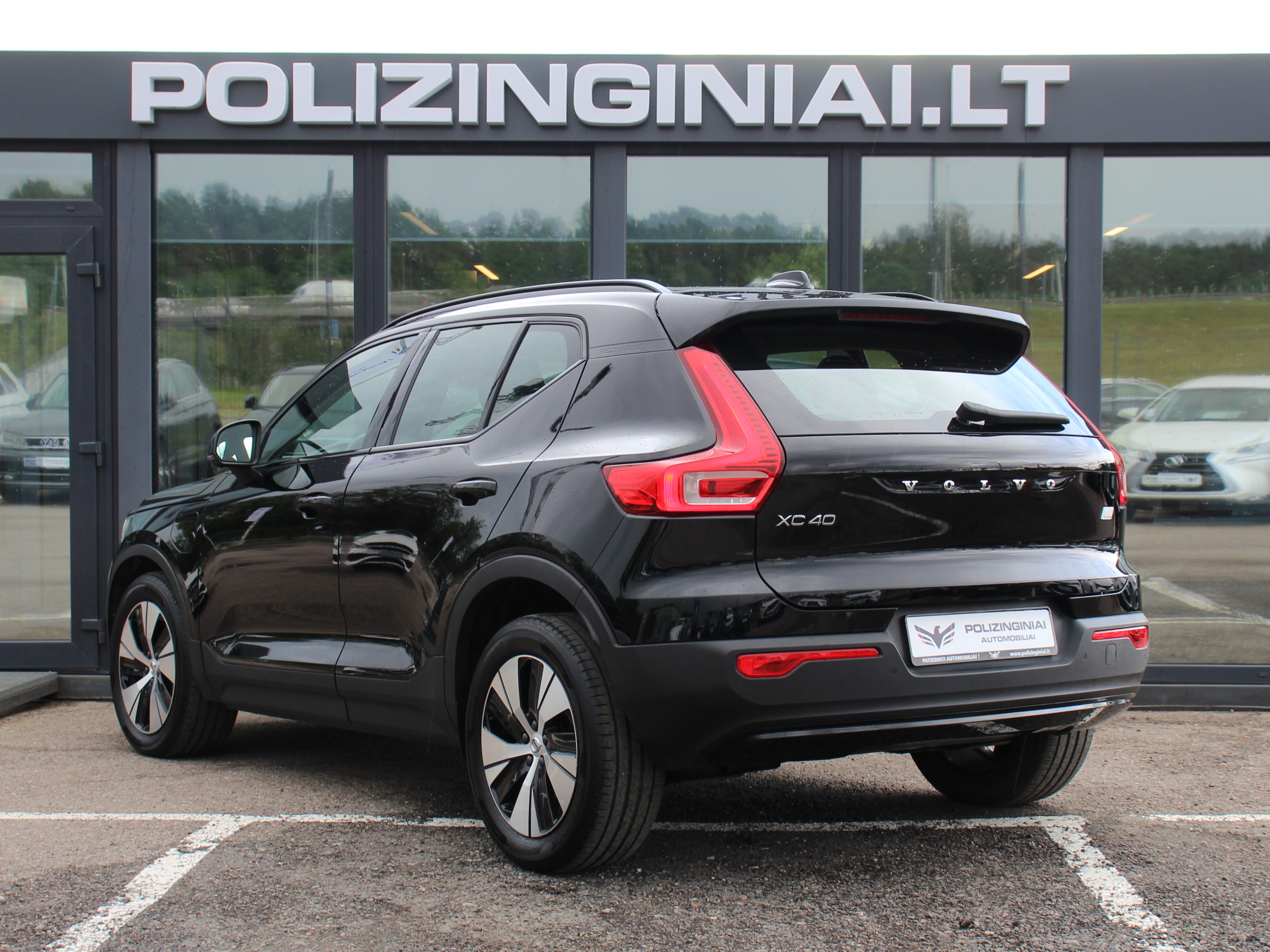 Naudoti Volvo XC40 automobiliai