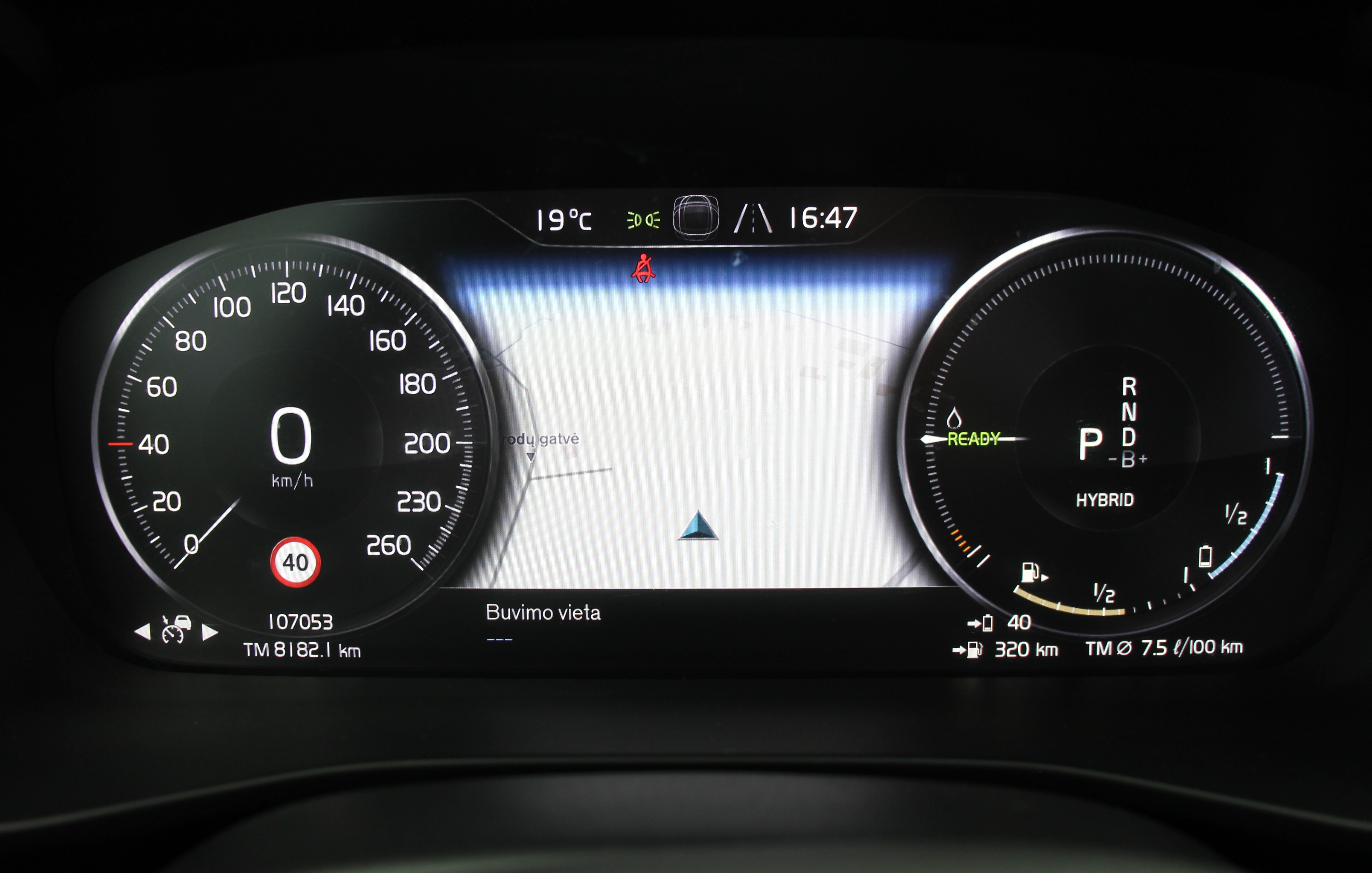 Naudoti Volvo XC40 automobiliai