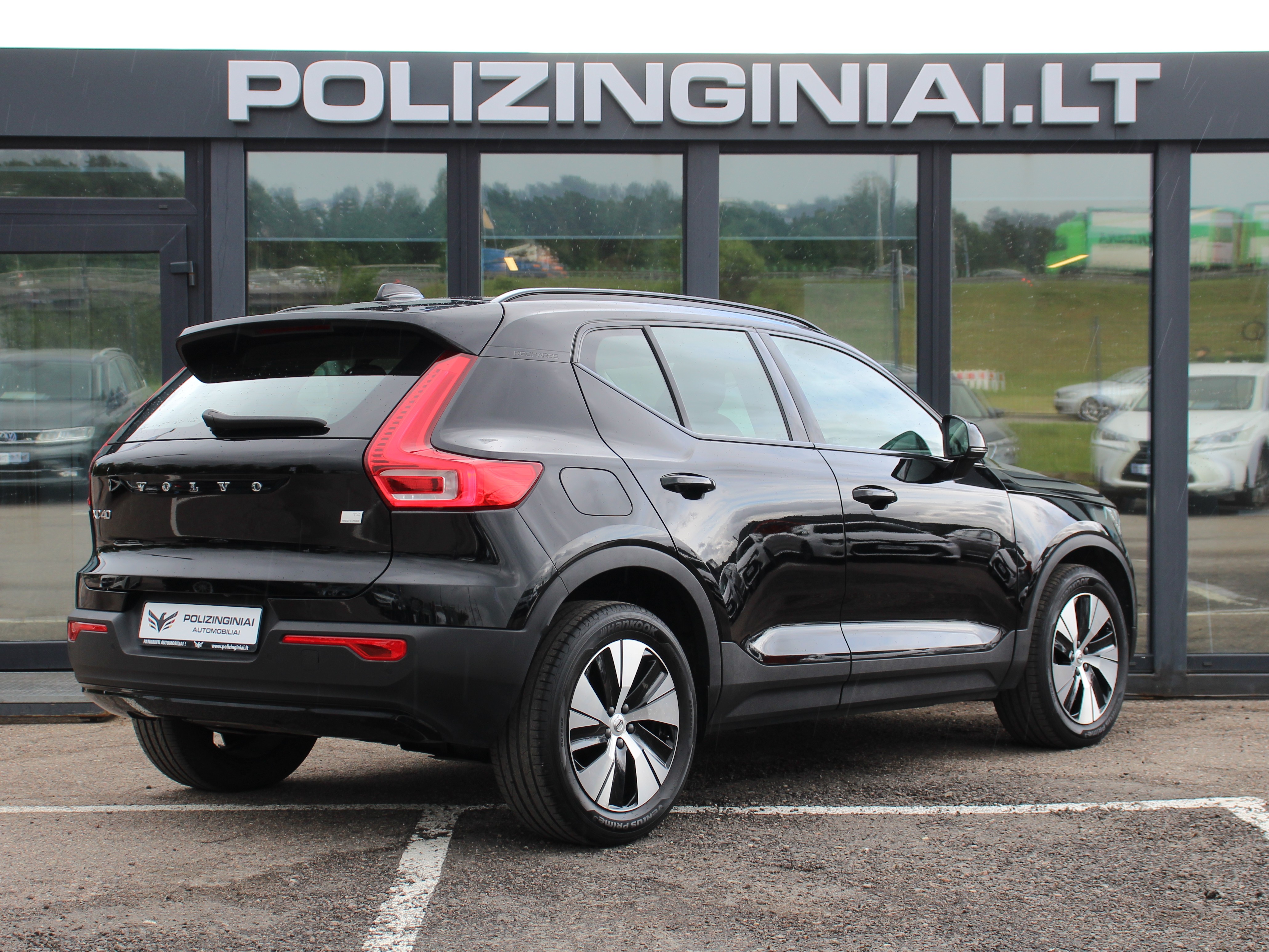 Naudoti Volvo XC40 automobiliai