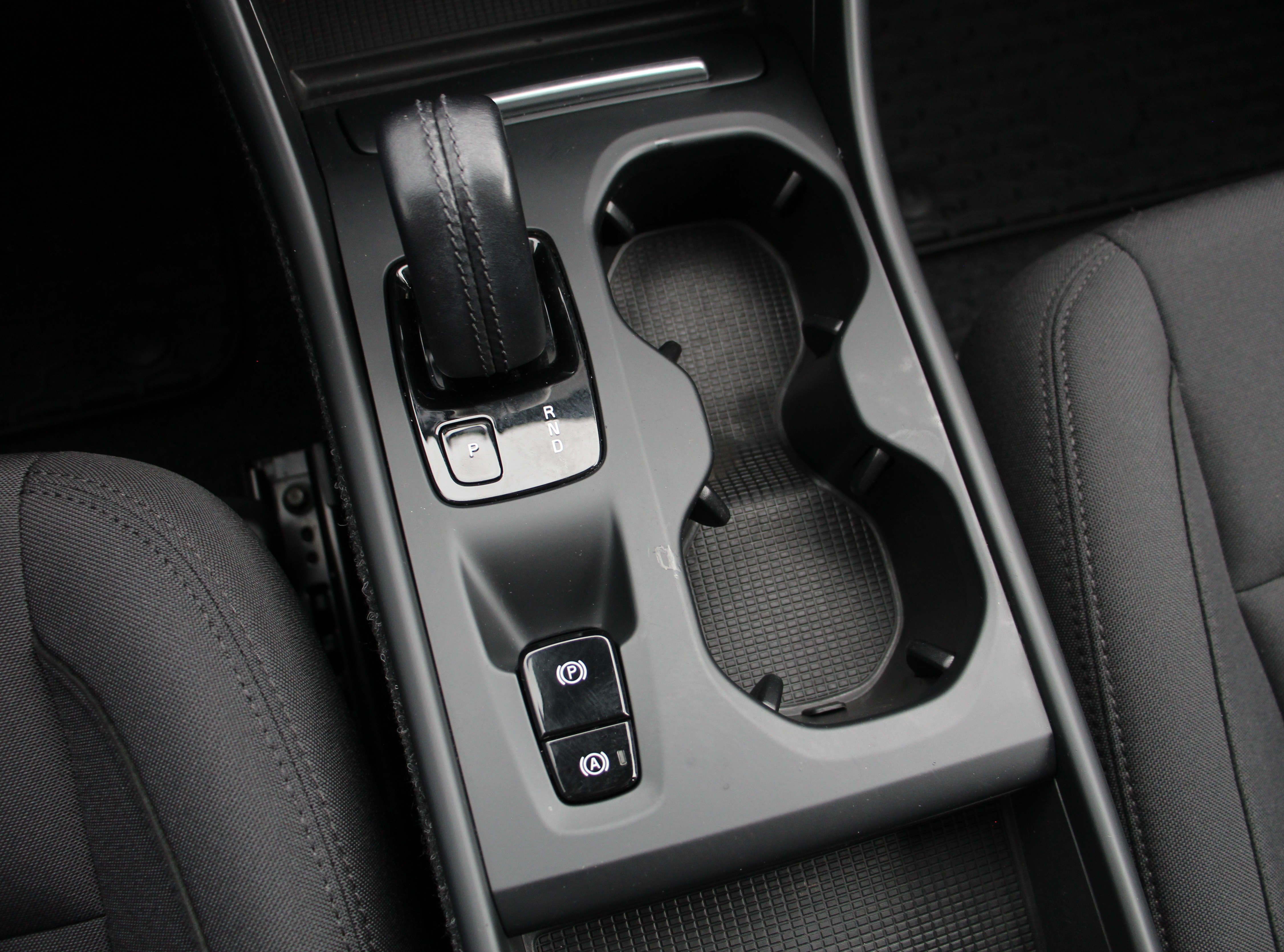 Naudoti Volvo XC40 automobiliai