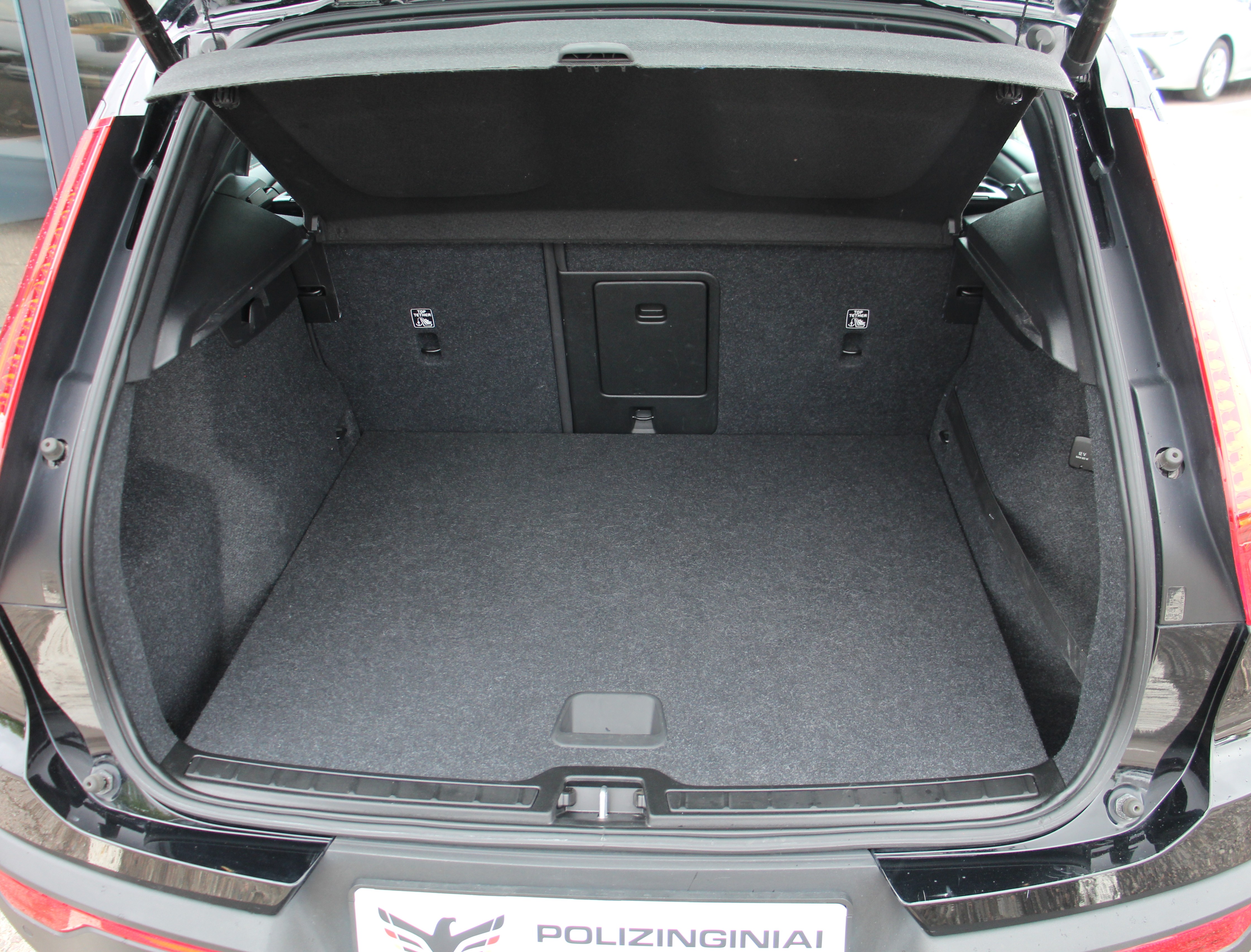 Naudoti Volvo XC40 automobiliai