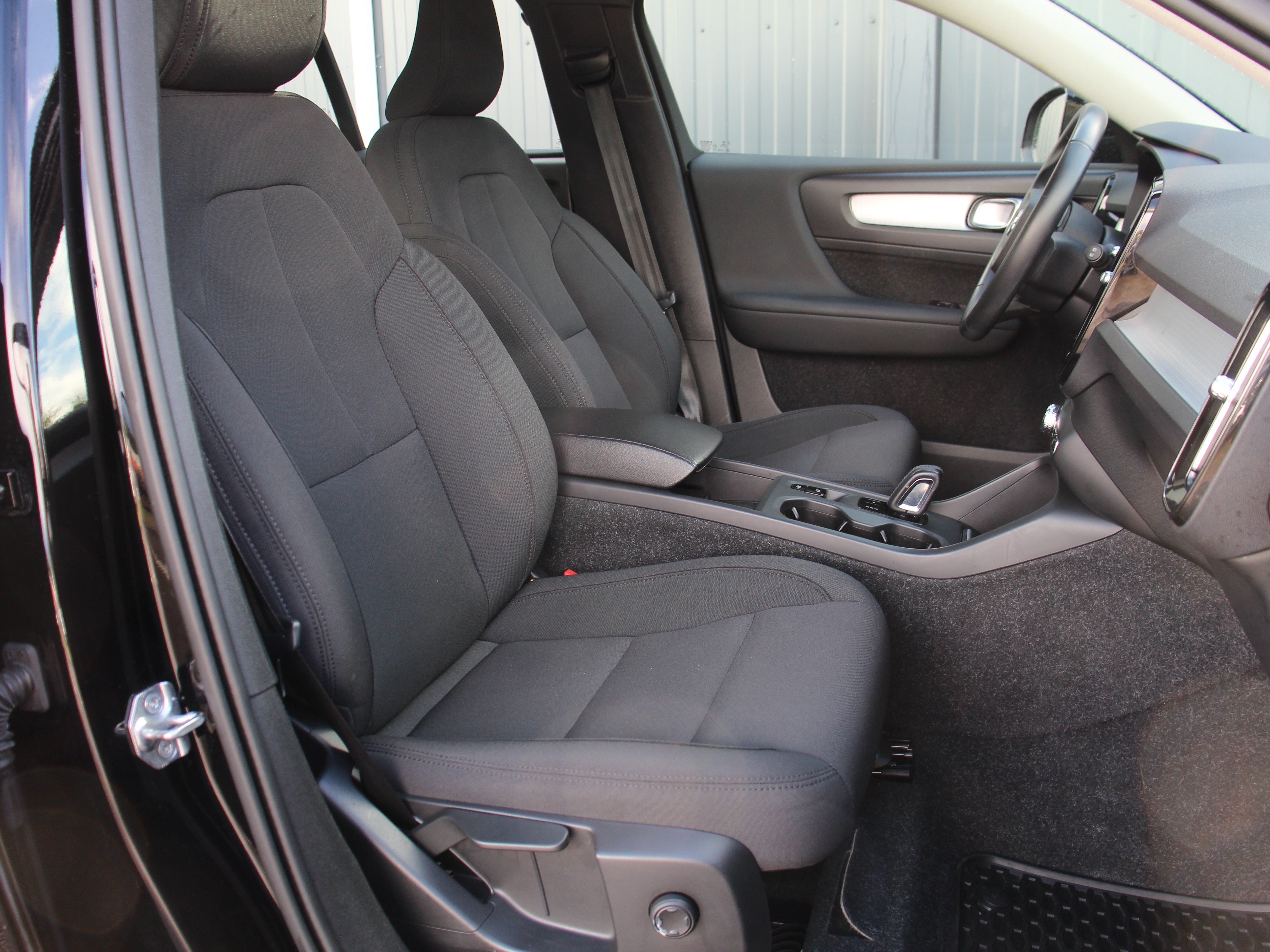 Naudoti Volvo XC40 automobiliai